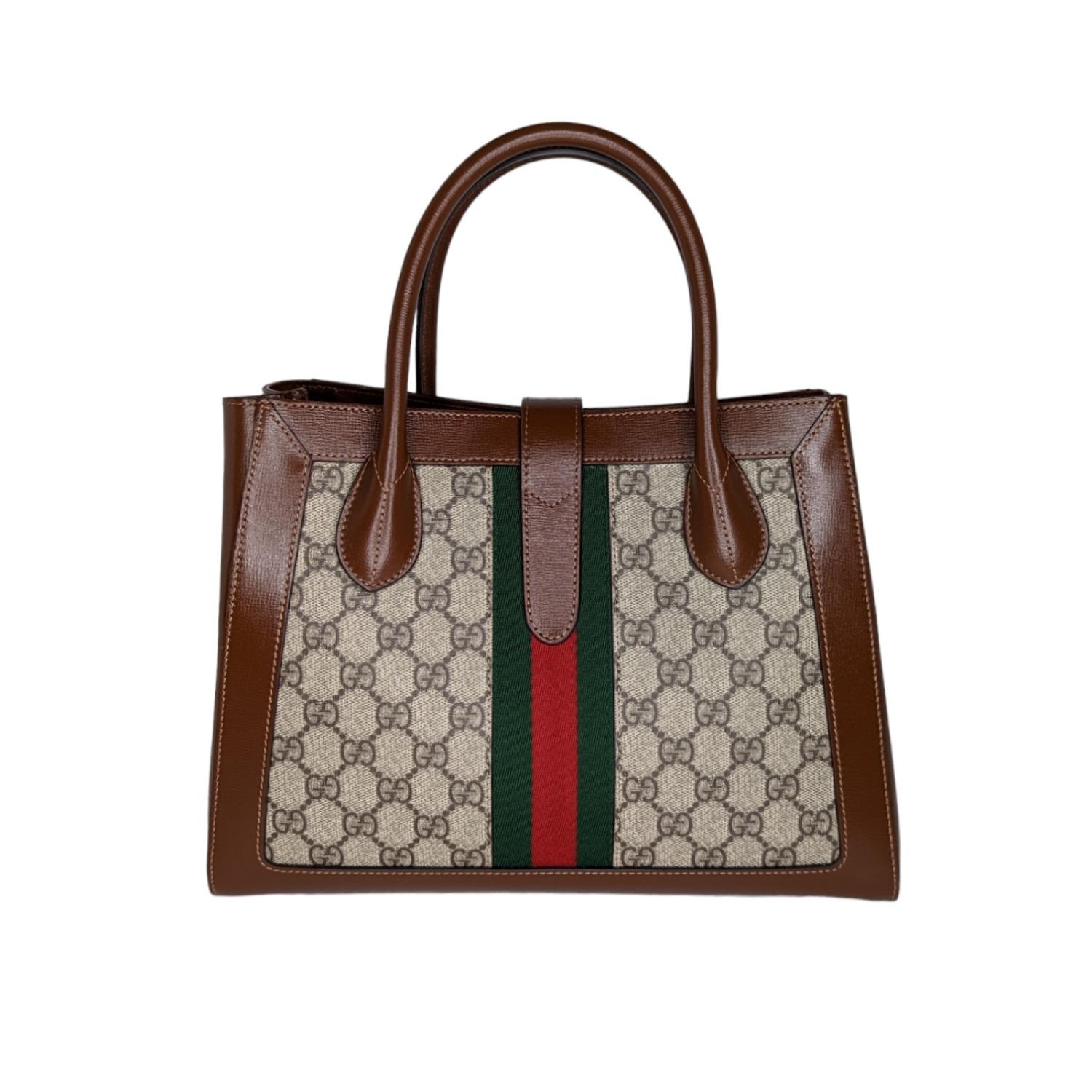 The world of Jackie 1961 is enriched with a tote bag with detachable shoulder strap. Presented in monogram canvas, the medium-sized style is defined by the emblematic piston closure. The House Web enhances the style's logo feel. Retail price