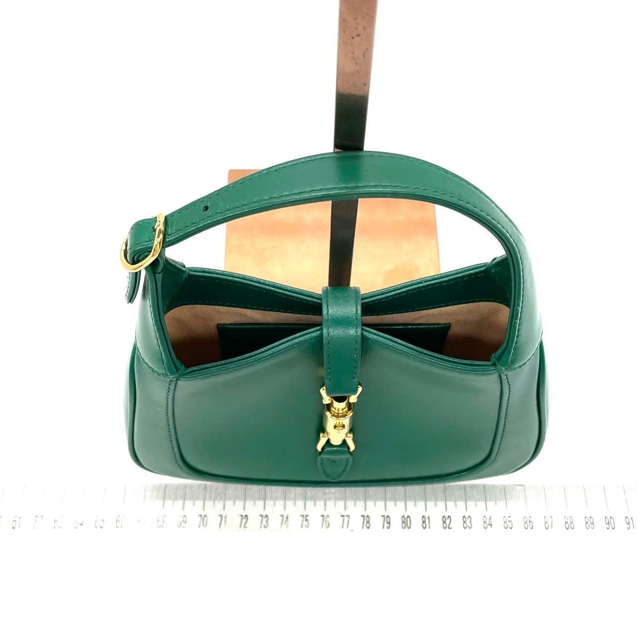 Gucci Jackie 1961 Mini Handbag in Green Leather with Adjustable Strap In Excellent Condition In AUBERVILLIERS, FR