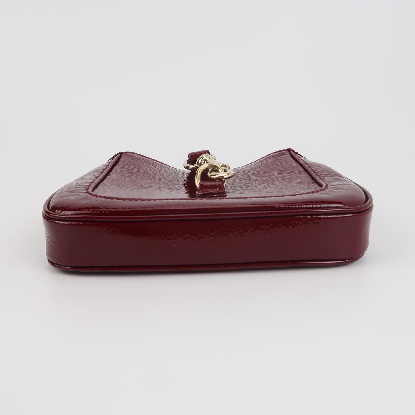 Gucci Jackie 1961 Mini Notte Burgundy Ancora Red Patent Leather Gold Chain Strap Pour femmes en vente