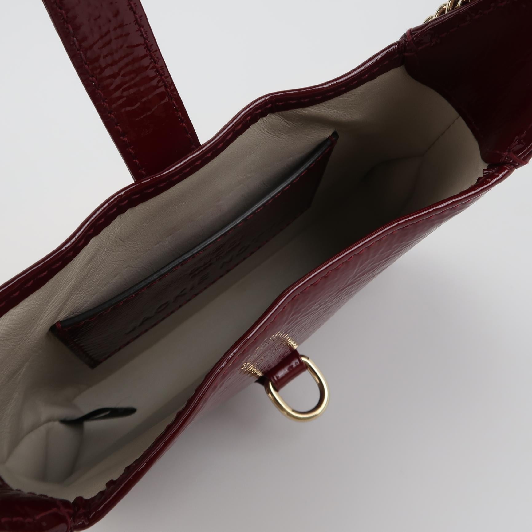 Gucci Jackie 1961 Mini Notte Burgundy Ancora Red Patent Leather Gold Chain Strap en vente 4