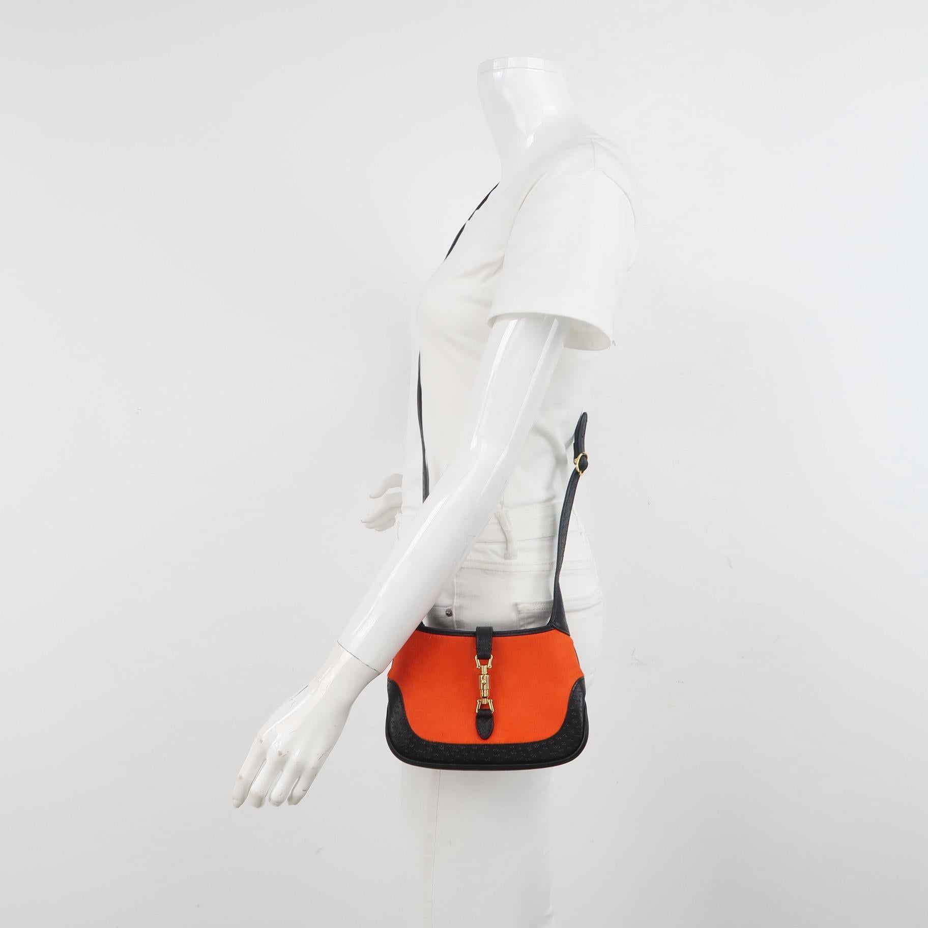 Gucci Jackie 1961 Mini Borsa a tracolla in cavallino rosso e nero In condizioni ottime in vendita a AUBERVILLIERS, FR