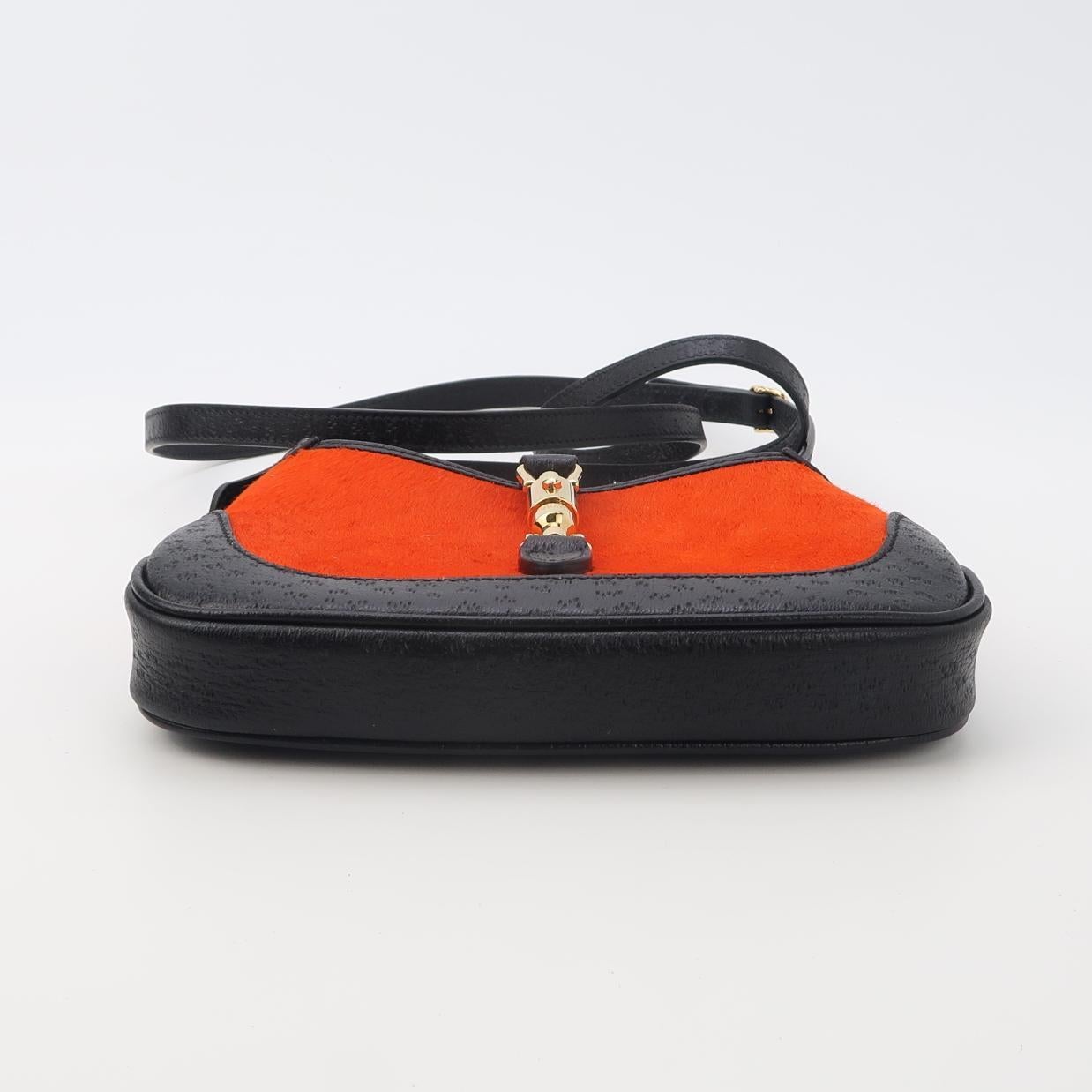 Gucci Jackie 1961 Mini Borsa a tracolla in cavallino rosso e nero in vendita 3