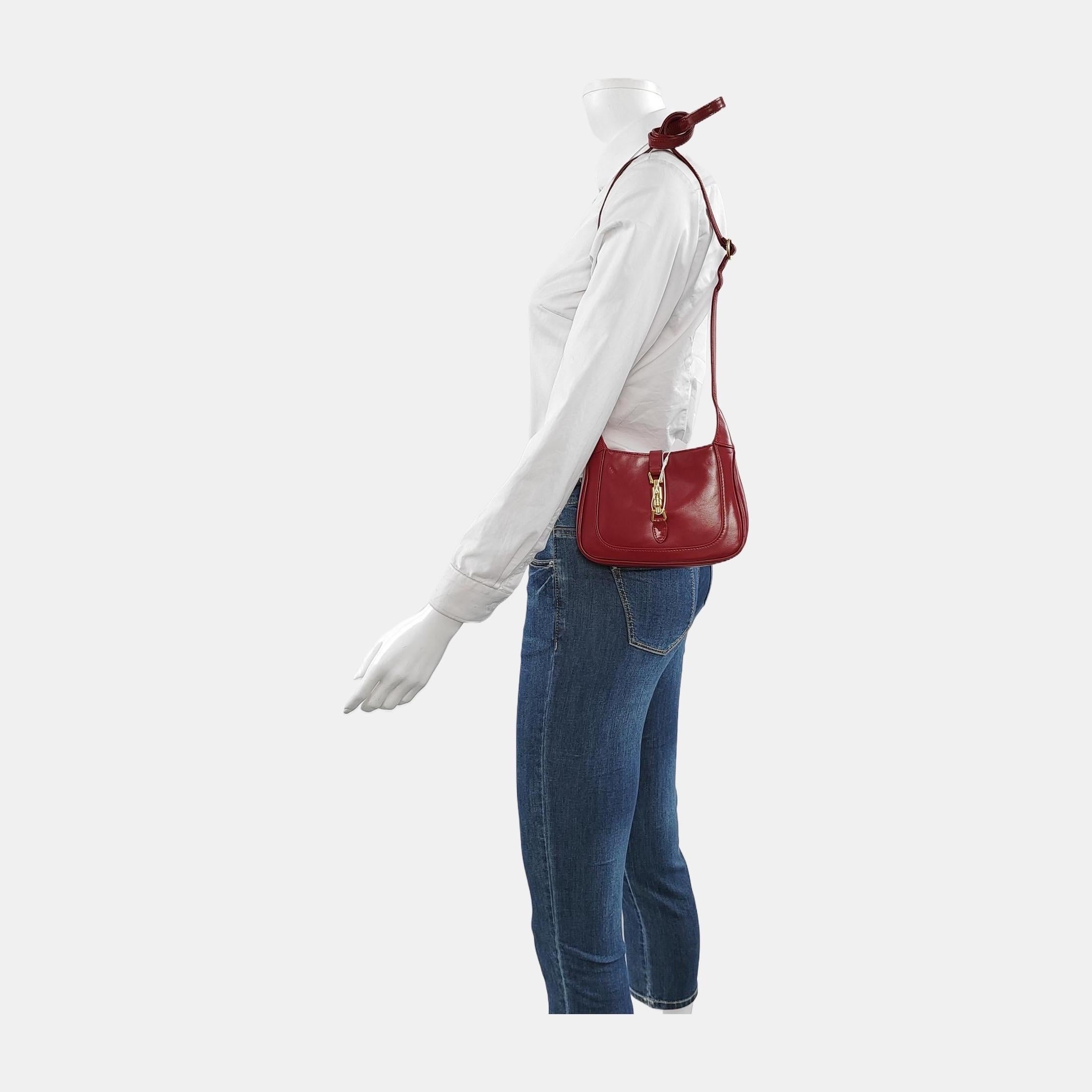 The Gucci Jackie 1961 Burgundy mini bag is a modern take on an iconic design. Crafted in leather with a structured silhouette, it features a crossbody strap so you can bring your essentials wherever life takes you. Its baby blue hue is sure to add a
