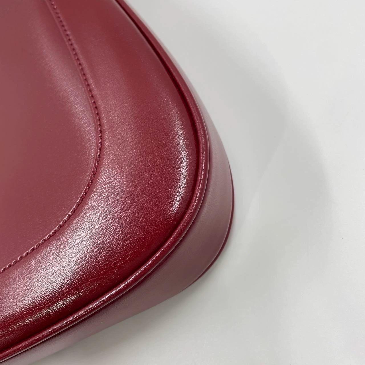 Gucci Jackie 1961 Borsa in pelle rosso borgogna piccola con cinturino e chiusura a pistone in oro in vendita 10