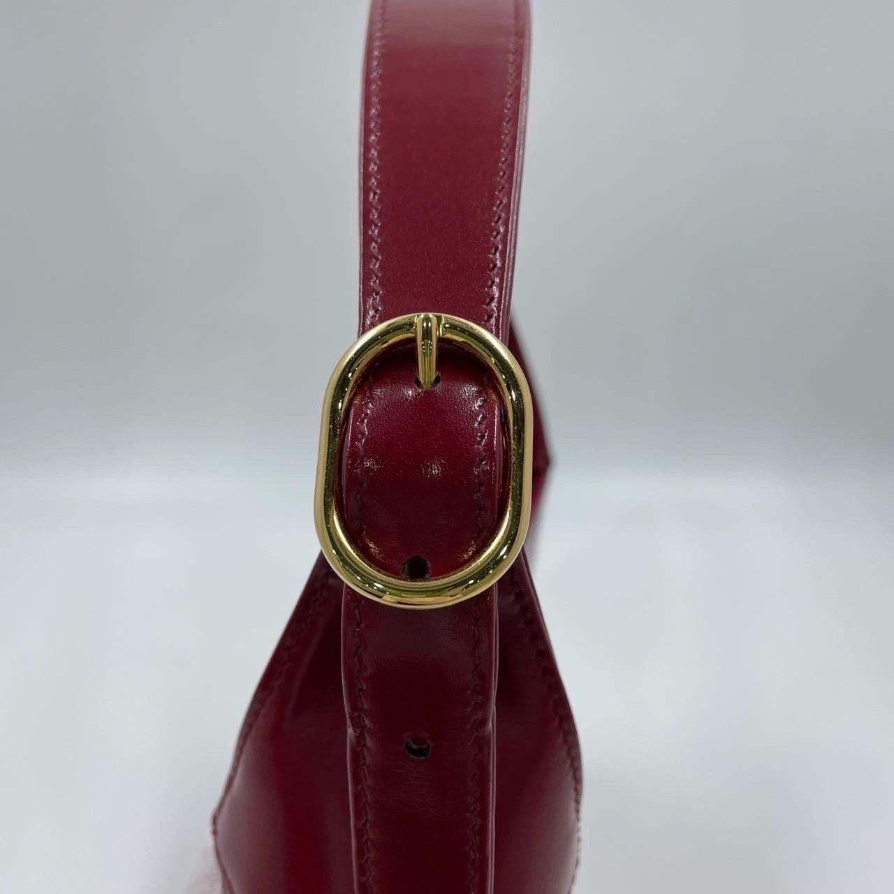Gucci Jackie 1961 Borsa in pelle rosso borgogna piccola con cinturino e chiusura a pistone in oro in vendita 14
