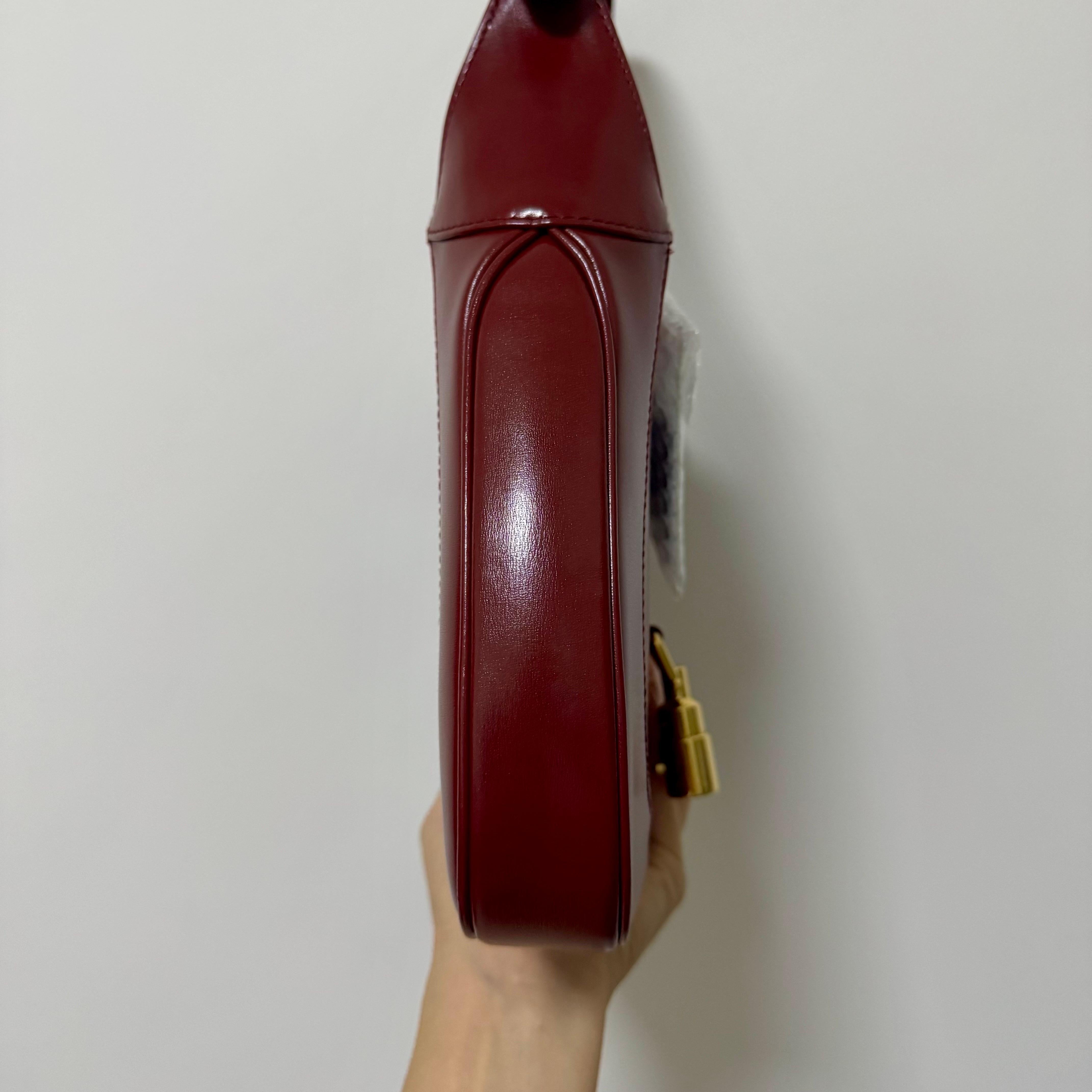 Gucci Jackie 1961 Red Burgundy Leather Small Shoulder Bag Piston Lock n Strap In Excellent Condition In AUBERVILLIERS, FR