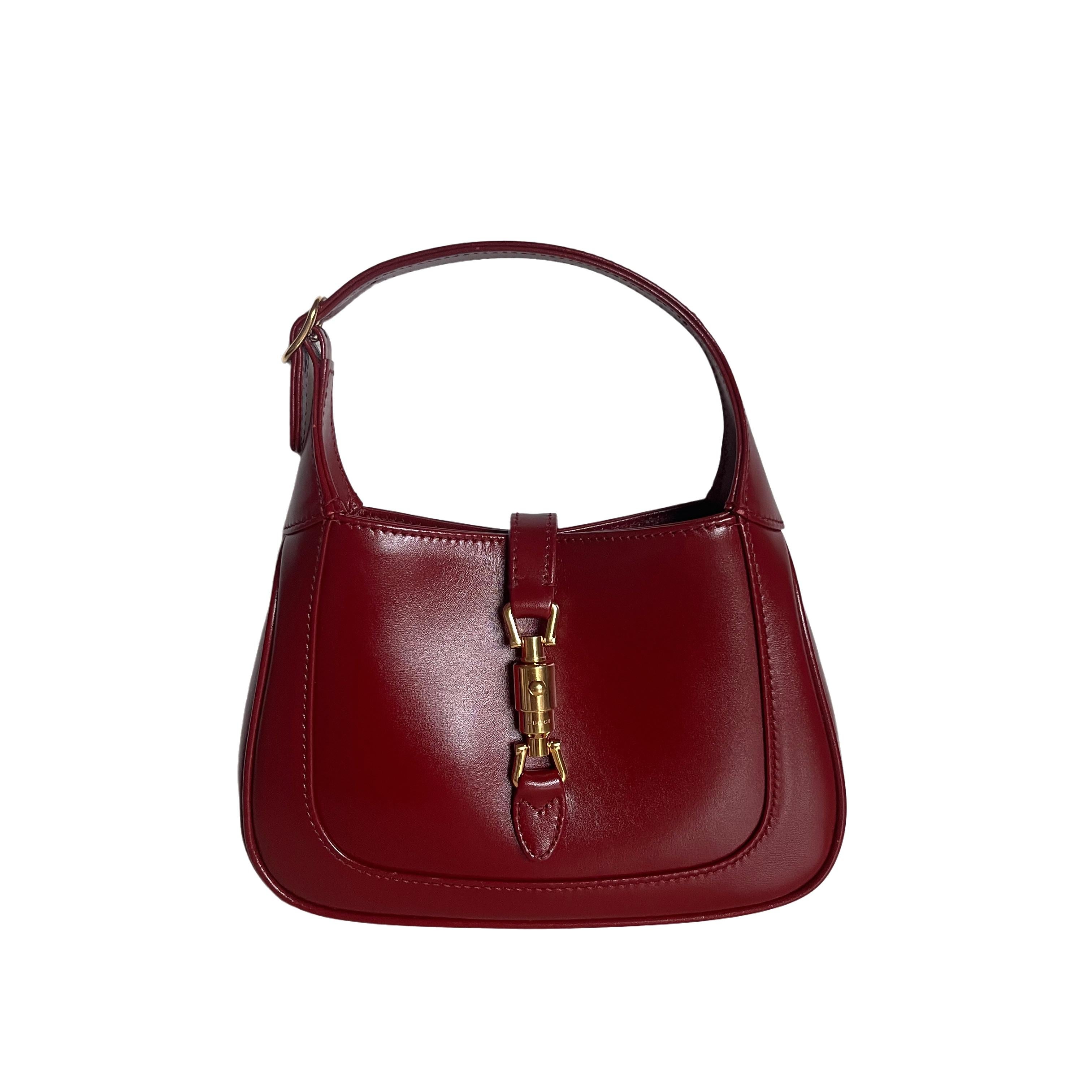 Gucci Jackie 1961 Red Leather Bag Size Mini with Adjustable Strap In Excellent Condition For Sale In AUBERVILLIERS, FR
