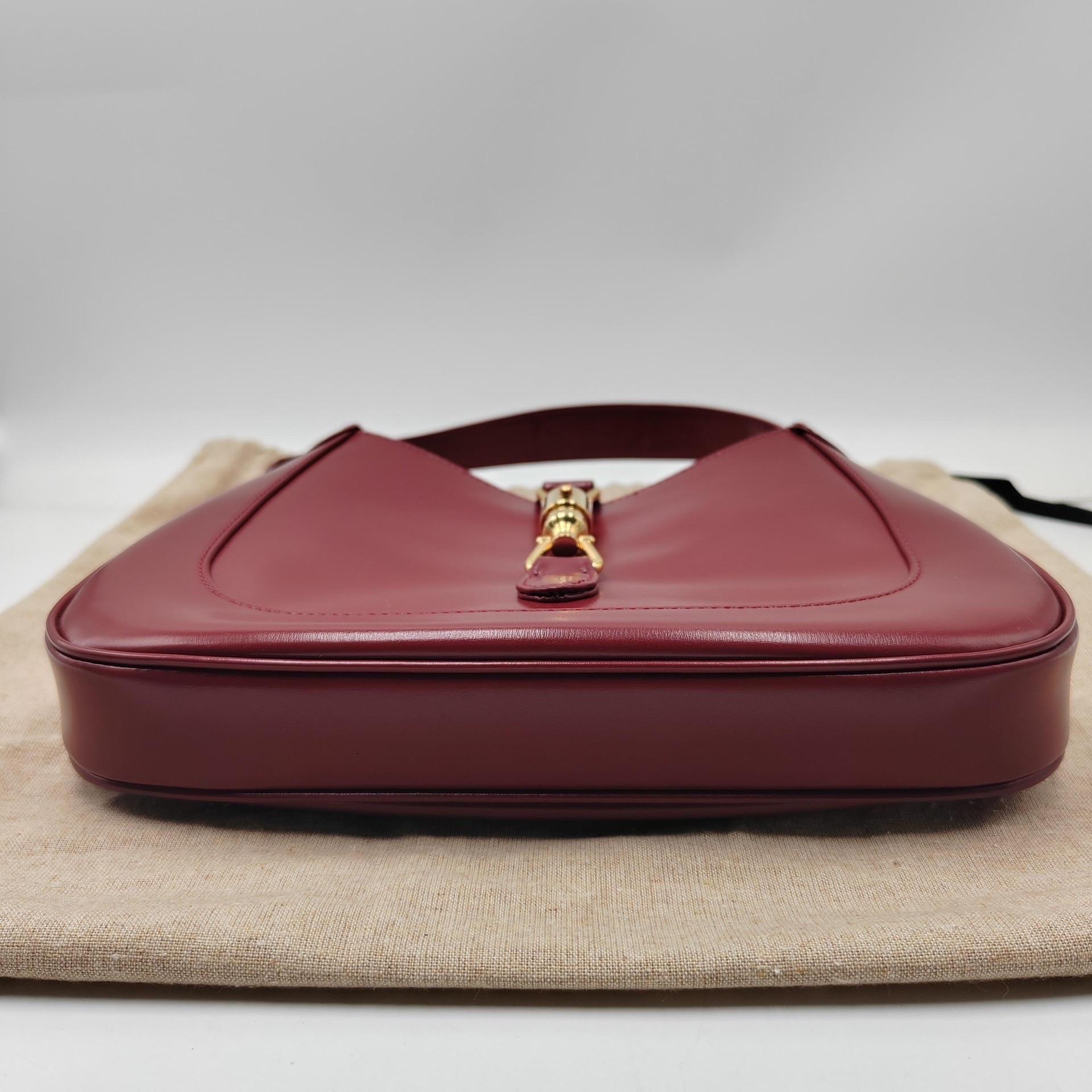 Gucci Jackie 1961 Small Burgundy Red Leather Bag with Adjustable Strap For Sale 8