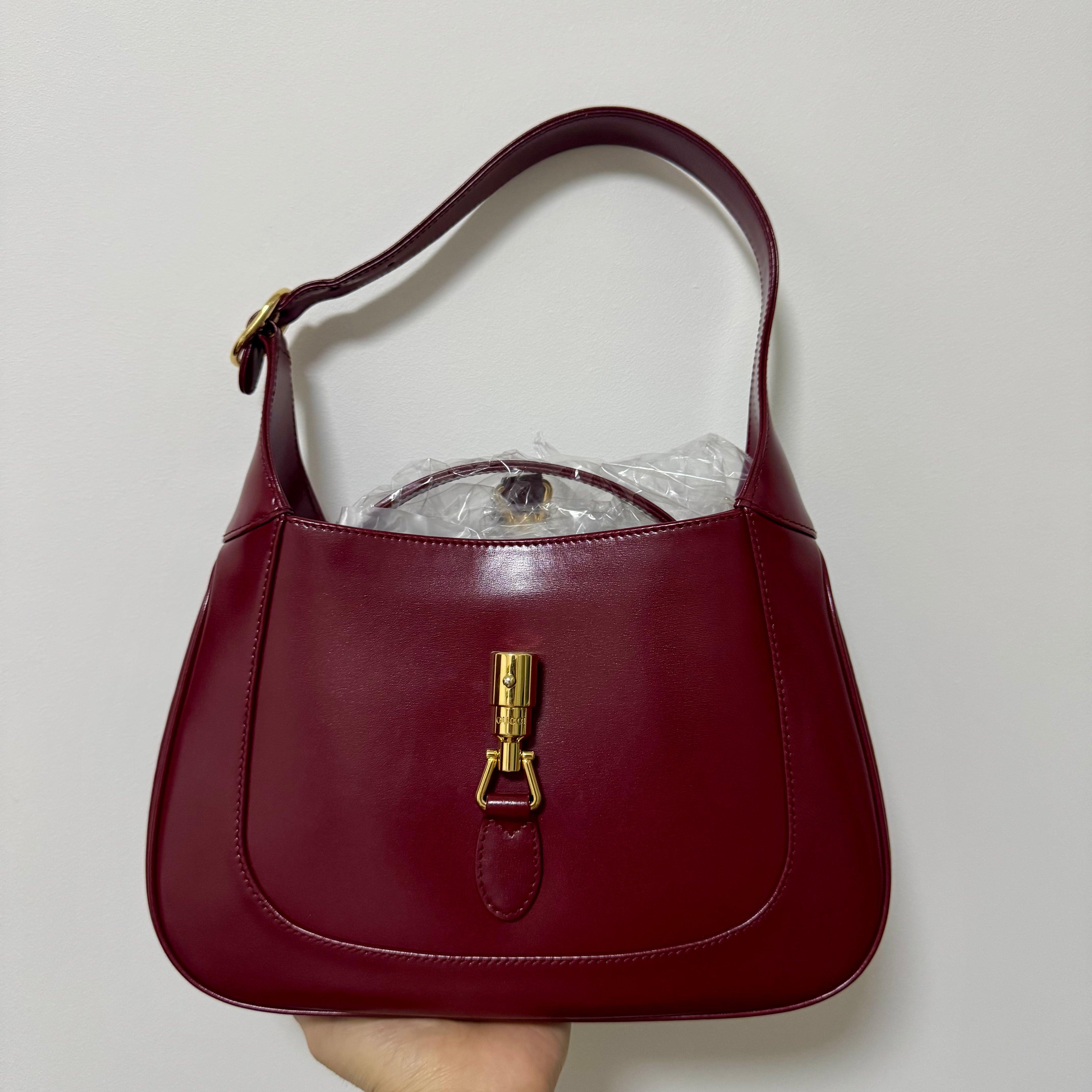 Gucci Jackie 1961 Small Burgundy Red Leather Bag with Adjustable Strap In Excellent Condition In AUBERVILLIERS, FR