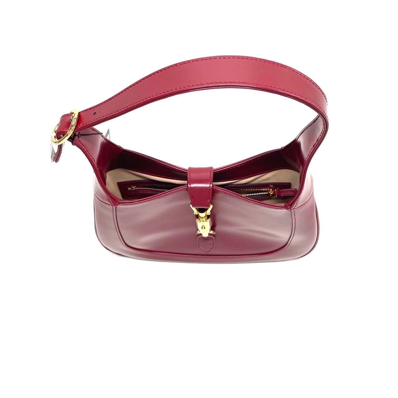 Gucci Jackie 1961 Small Burgundy Red Leather Bag with Adjustable Strap In Excellent Condition For Sale In AUBERVILLIERS, FR