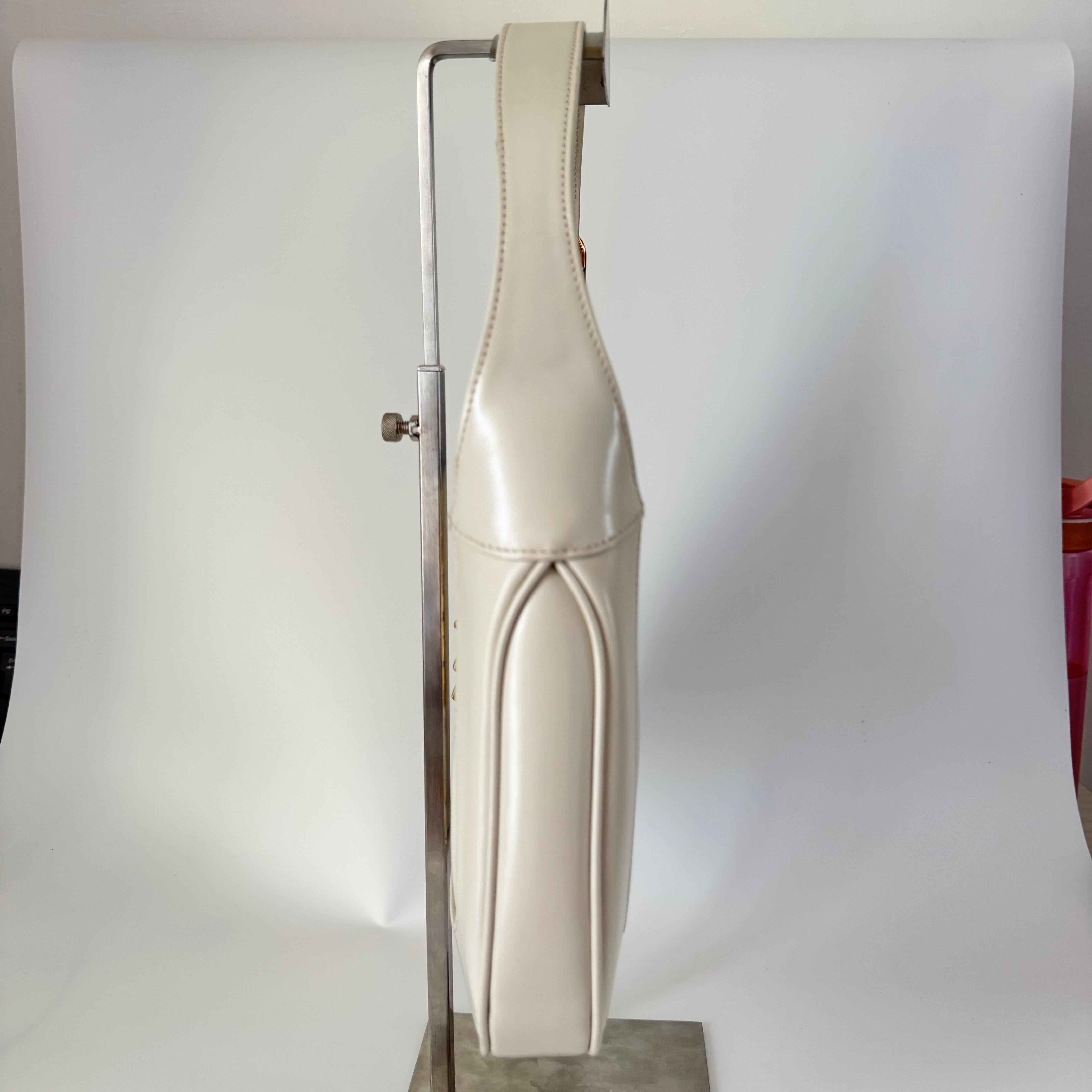 Gucci Jackie 1961 Small White Leather Bag with Adjustable Strap In Excellent Condition For Sale In AUBERVILLIERS, FR