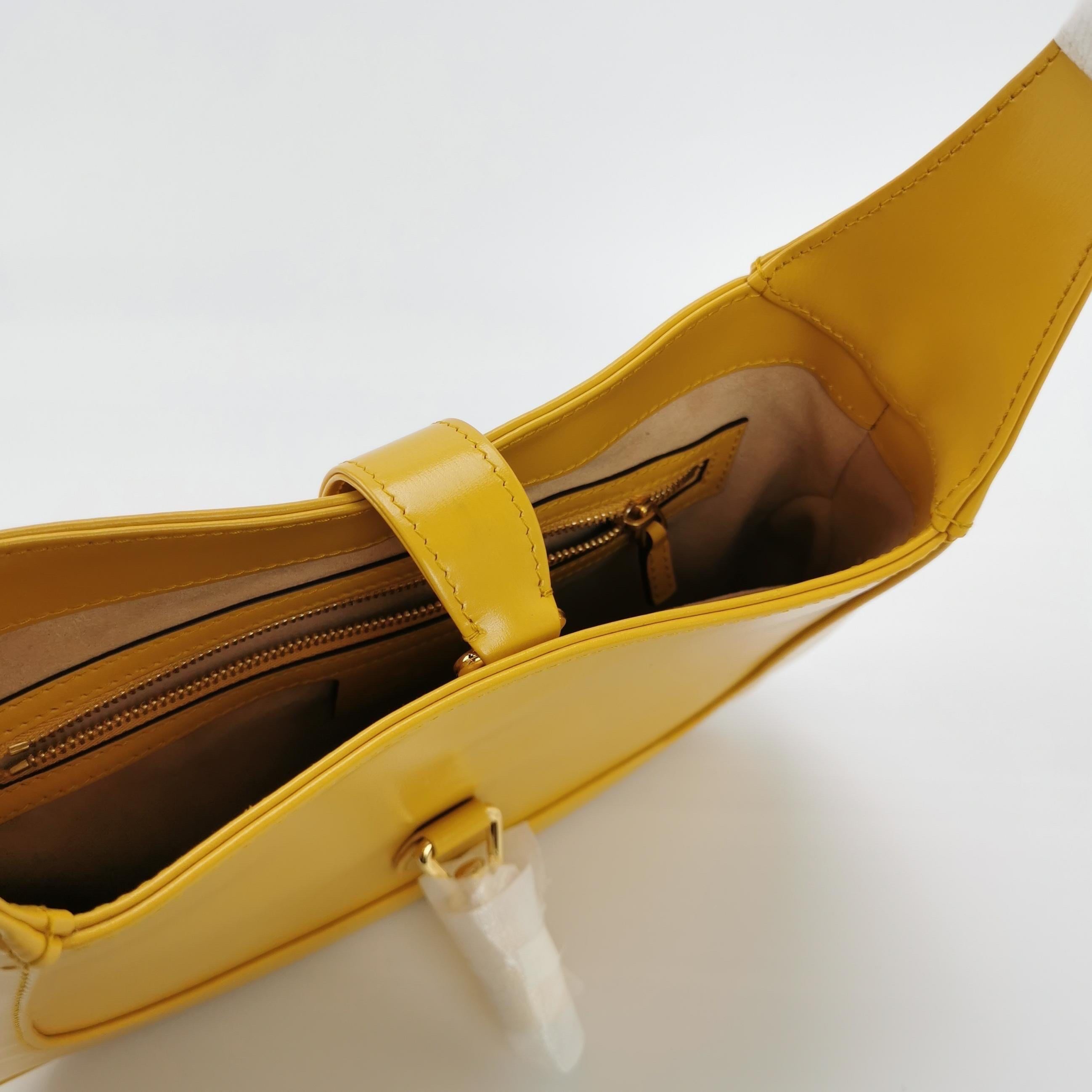 Gucci Jackie 1961 Borsa in pelle gialla Borsa a tracolla piccola con tracolla in vendita 2