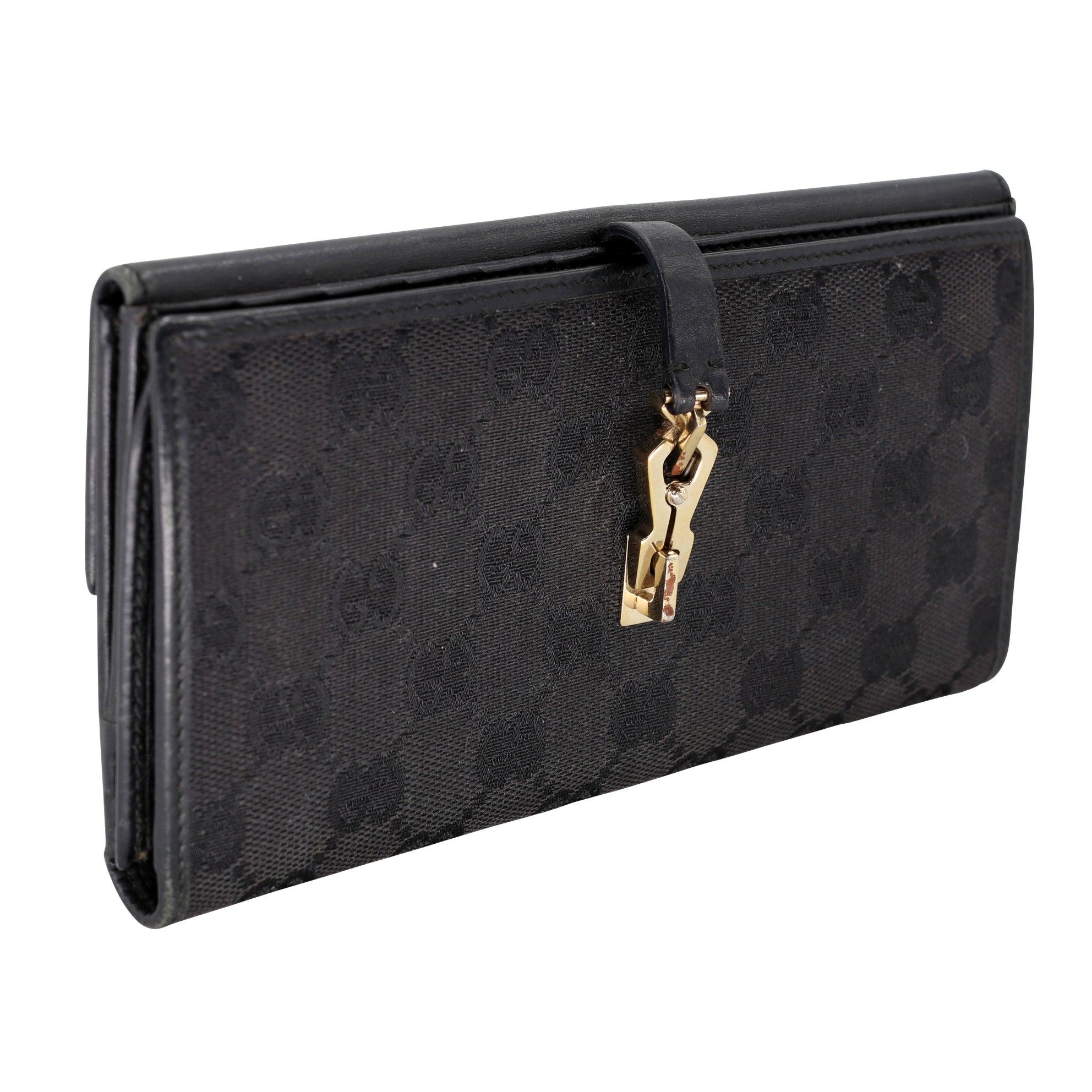 The Italian fashion house of Gucci continues to reinterpret its rich heritage with decidedly modern, yet classic designs. Their icons are numerous, from the traditional lock for the handle. Wallet is in pre-loved condition with basic wear there is