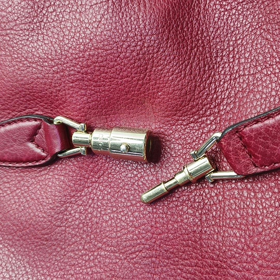 Gucci Jackie Medium Crossbody Bag en cuir de veau rouge en vente 5