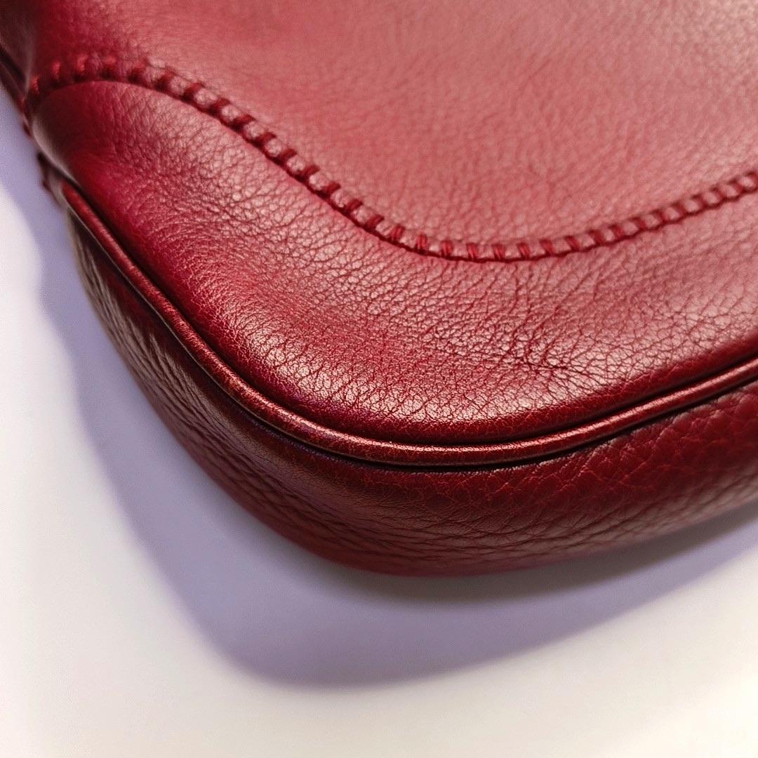Gucci Jackie Medium Crossbody Bag en cuir de veau rouge en vente 6