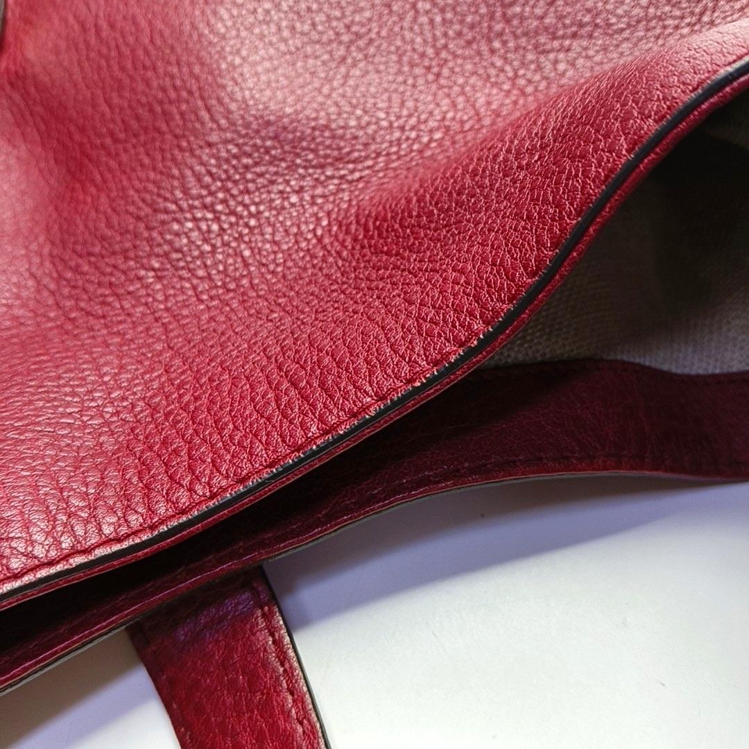 Gucci Jackie Medium Crossbody Bag en cuir de veau rouge en vente 7