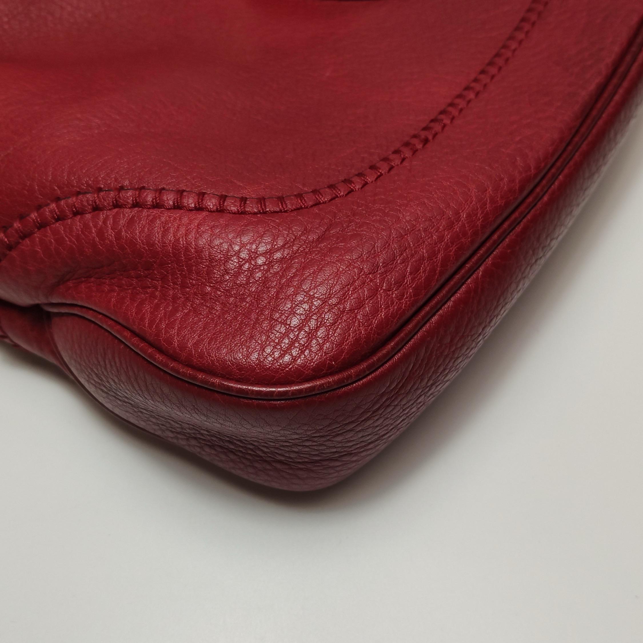 Gucci Jackie Medium Borsa a tracolla in pelle di vitello rossa in vendita 13