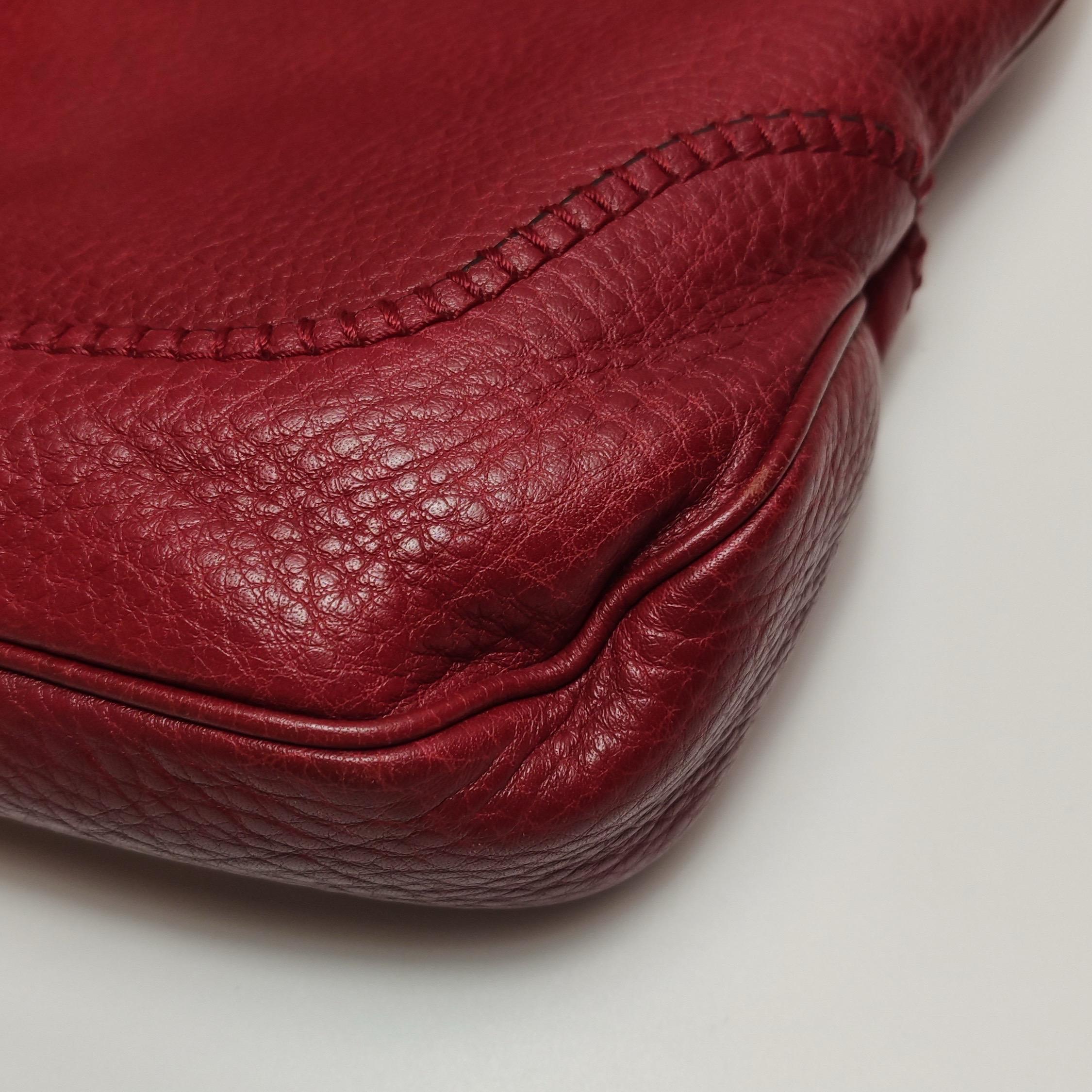 Gucci Jackie Medium Borsa a tracolla in pelle di vitello rossa in vendita 14