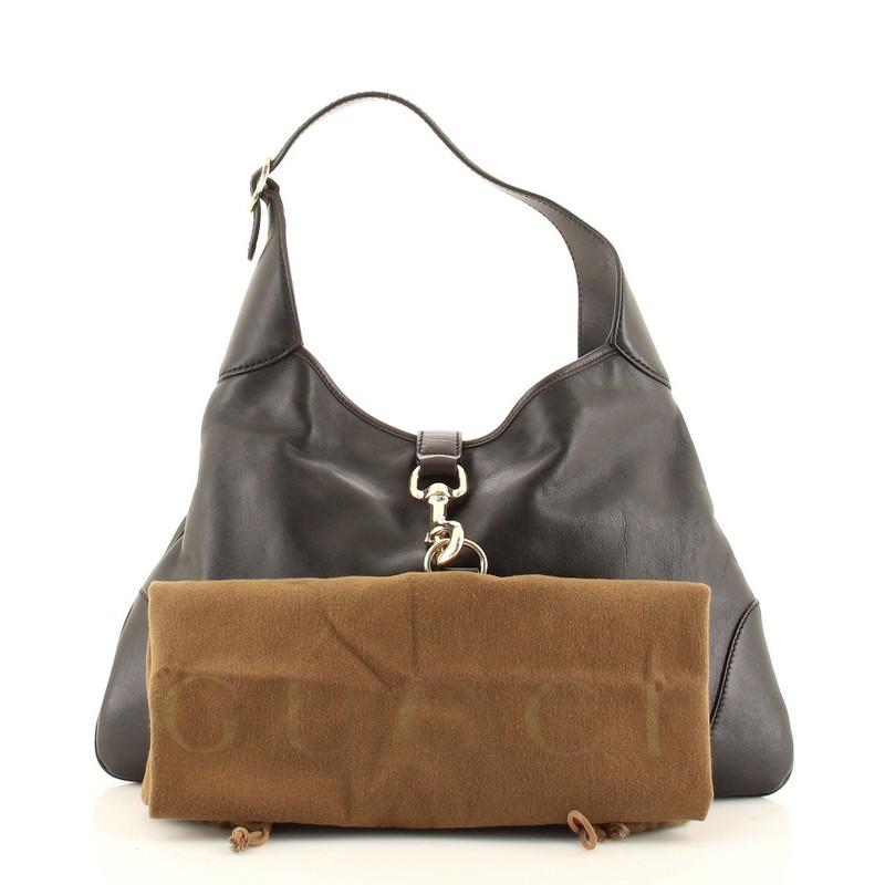 Condition: Good. Wear on base corners and in interior, moderate scuffs and creasing on exterior. Bubbling on handle, splitting on handle base wax edges, scratches on hardware.
Accessories: Dust Bag
Measurements: Handle Drop 8