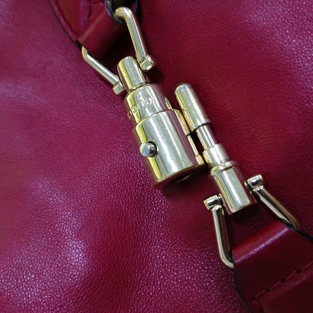 Sac Gucci Jackie Soft Medium Cuir Bourgogne Rouge Or Pistoque Fermeture Pistoque Pour femmes en vente