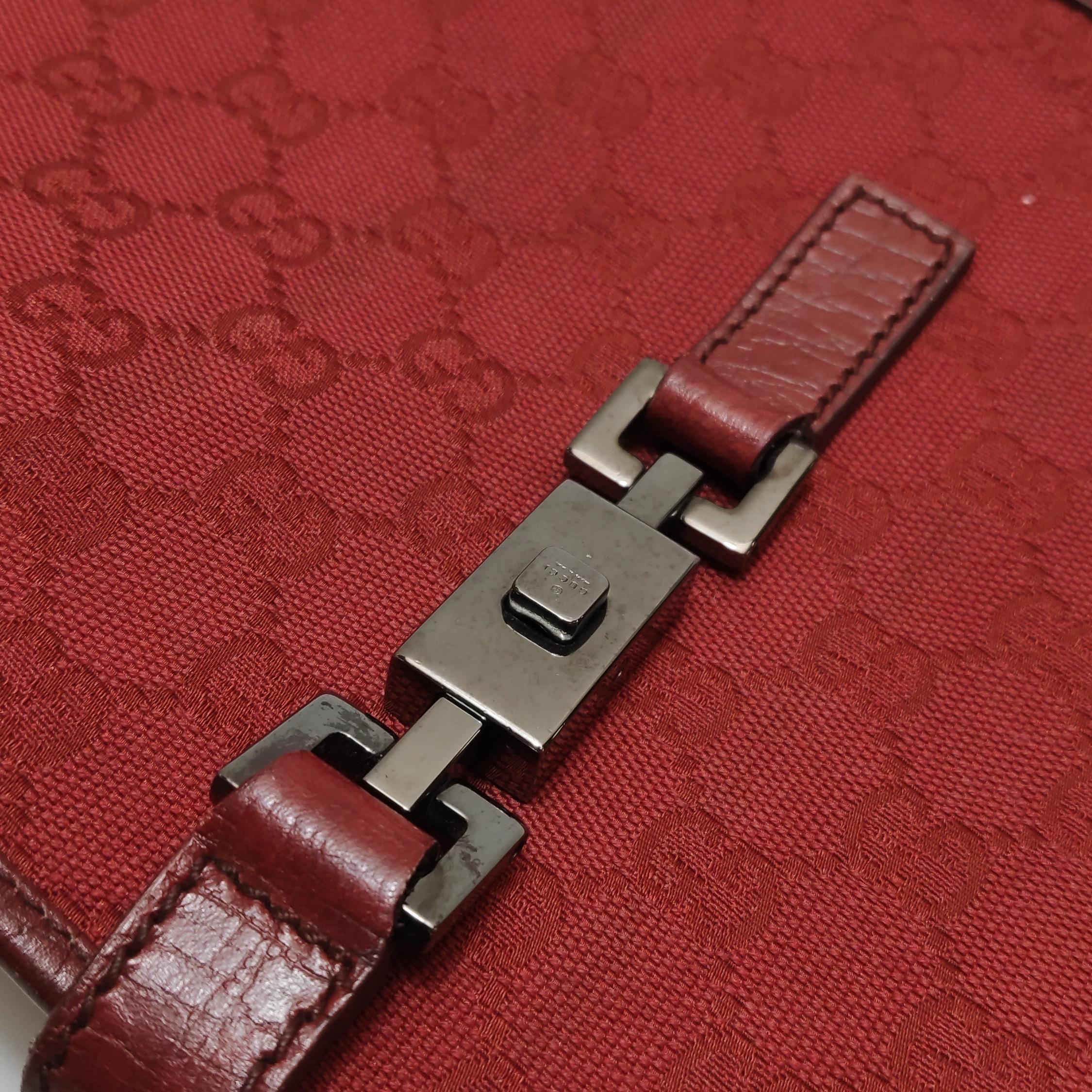 Gucci Jackie Vintage Medium Rot Monogramm Leinen und Leder Silber Hardware im Angebot 12