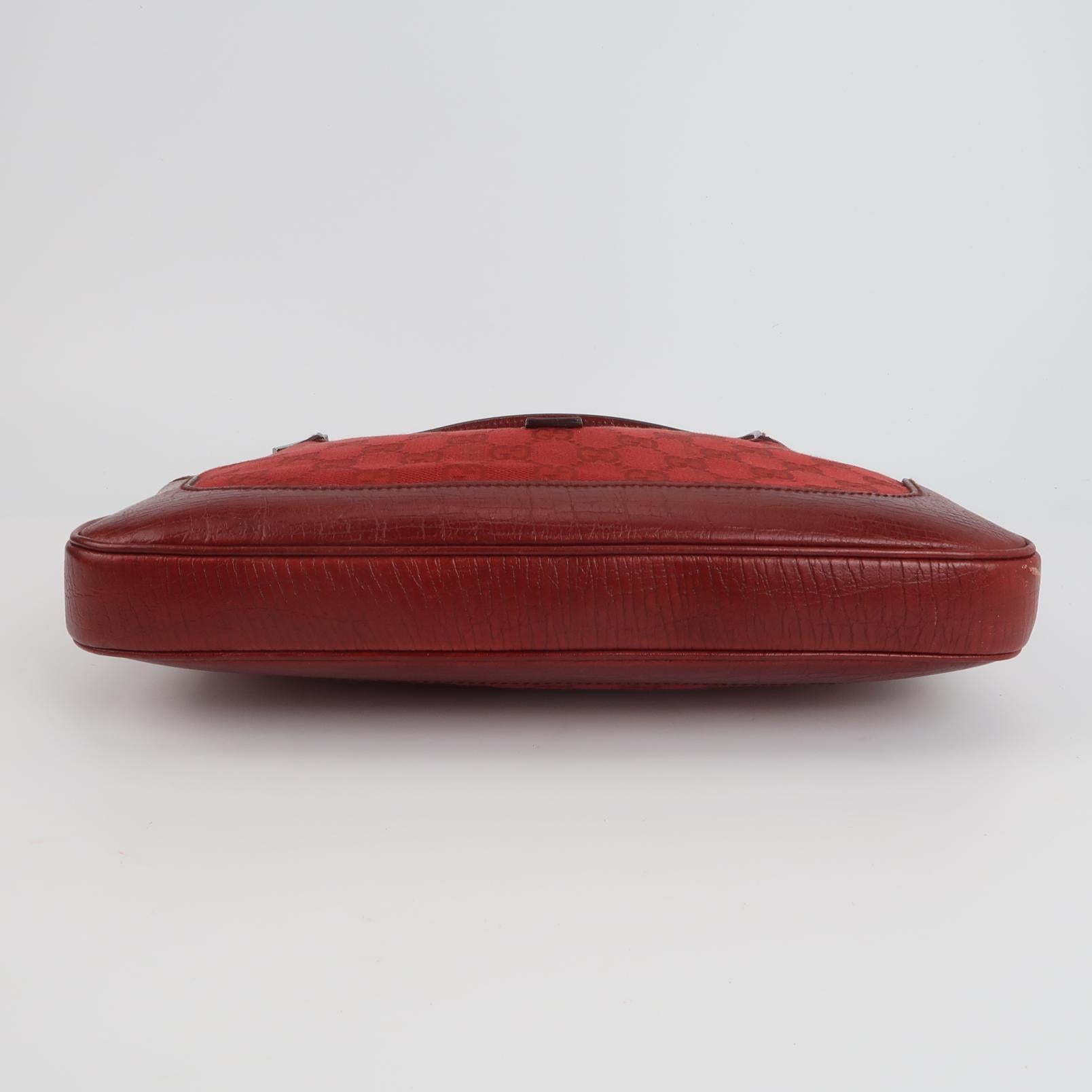 Gucci Jackie Vintage Medium Rot Monogramm Leinen und Leder Silber Hardware im Zustand �„Gut“ im Angebot in AUBERVILLIERS, FR