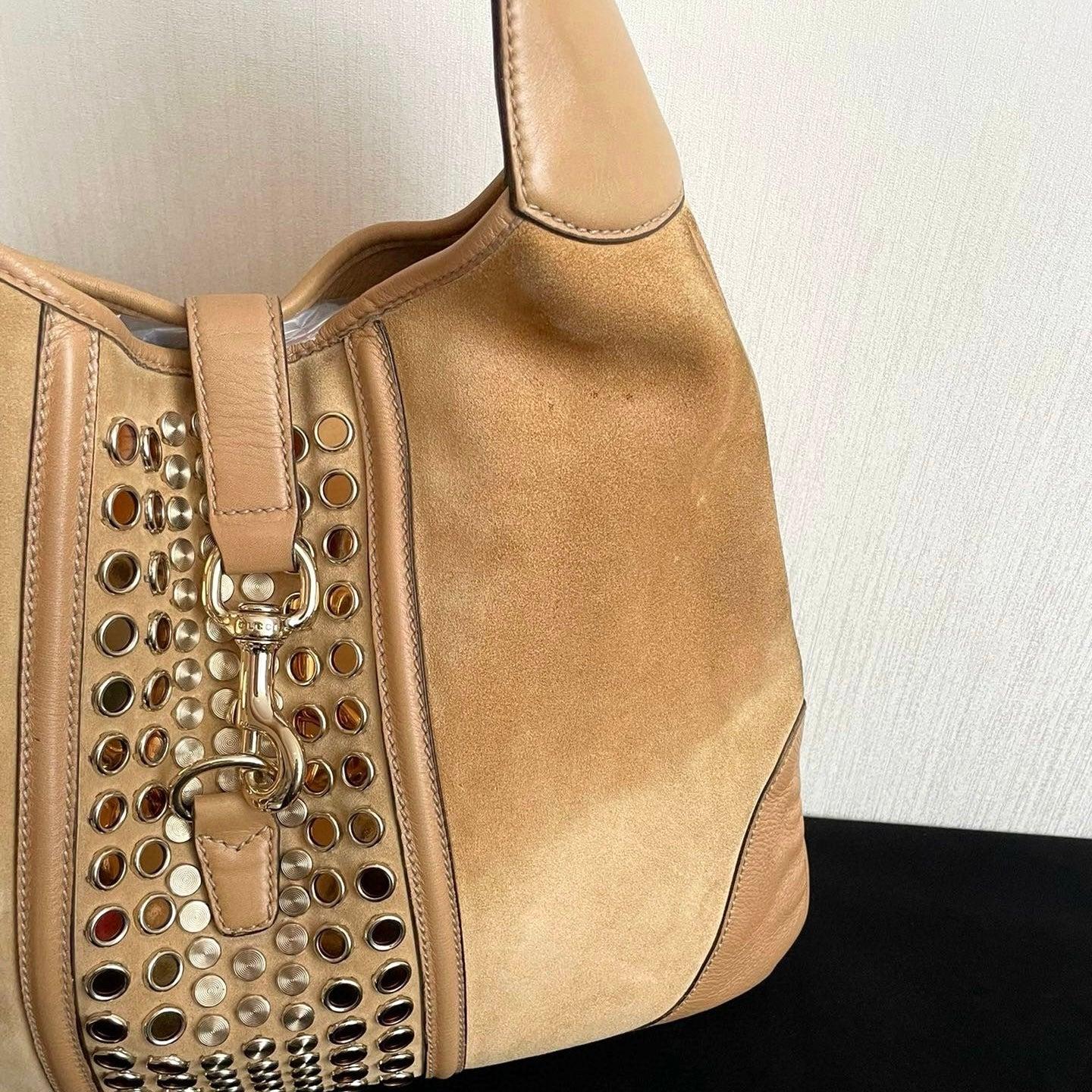 Gucci Jackie Vintage Medium Tan Brown Suede Leather Gold Hardware In Good Condition For Sale In AUBERVILLIERS, FR