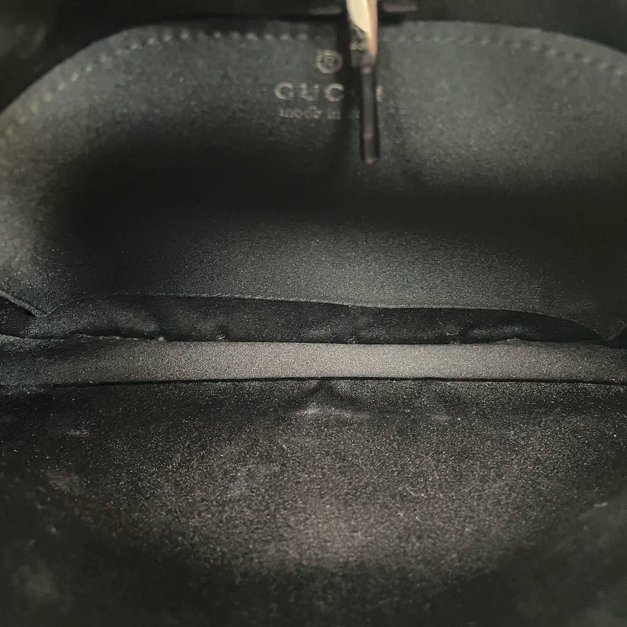 Gucci Jackie Vintage Mini Sac à main en tissu noir et cuir verni en vente 10