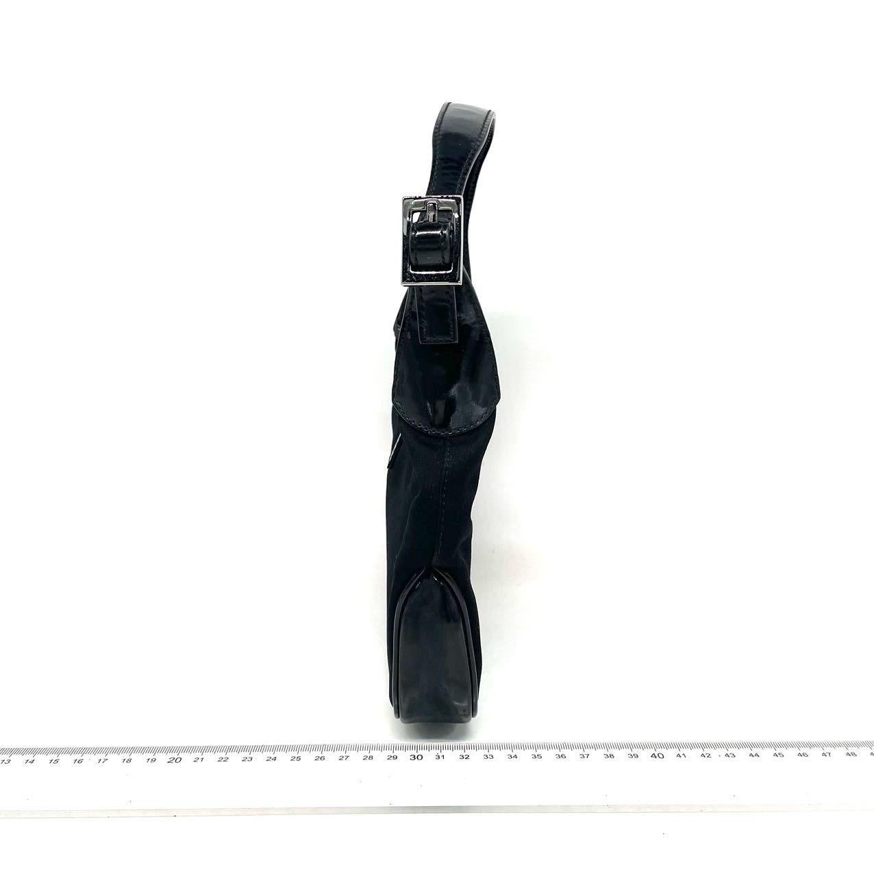 Gucci Jackie Vintage Mini Sac à main en tissu noir et cuir verni en vente 2