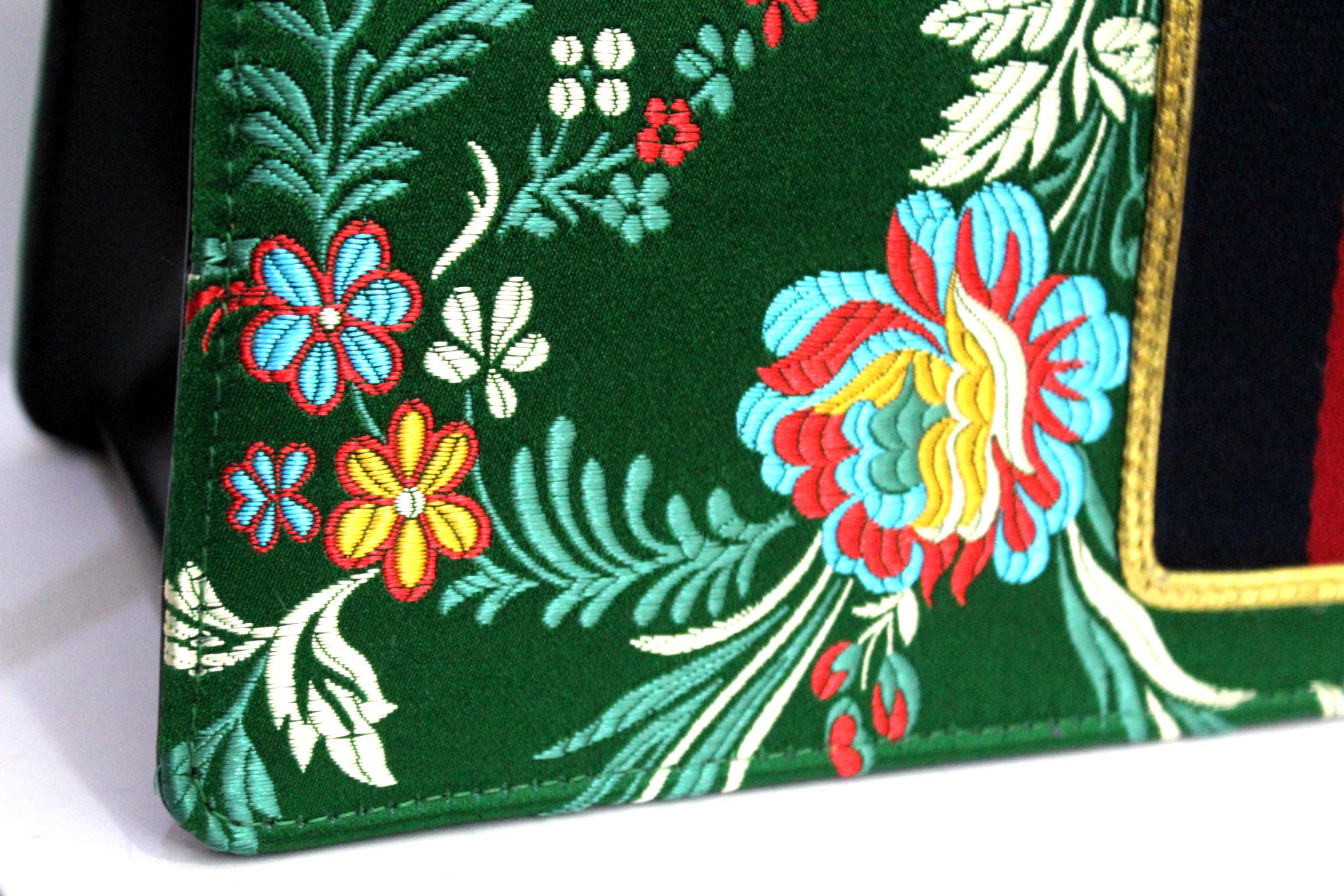 Gucci Jacquard Fabric with Floral Pattern Sylvie Bag In Excellent Condition In Torre Del Greco, IT