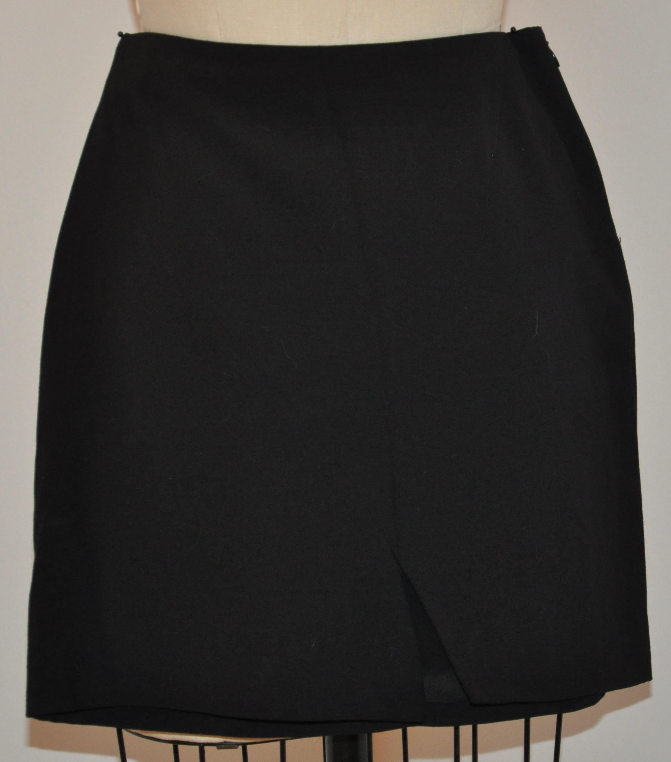 Gucci Jet-Black Lightweight English Wool Asymmetric Stitched Mini Lined Skirt In Good Condition For Sale In New York, NY