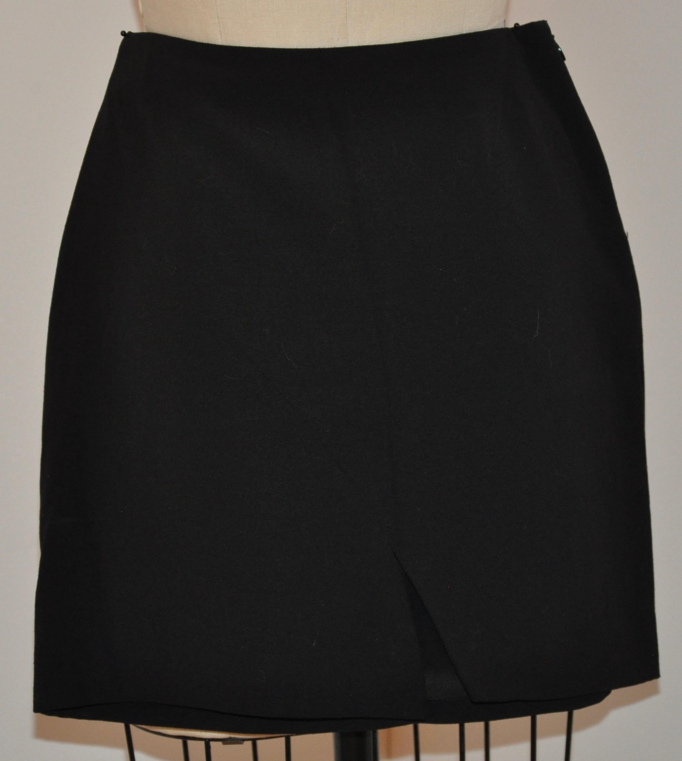 Women's or Men's Gucci Jet-Black Lightweight English Wool Asymmetric Stitched Mini Lined Skirt For Sale