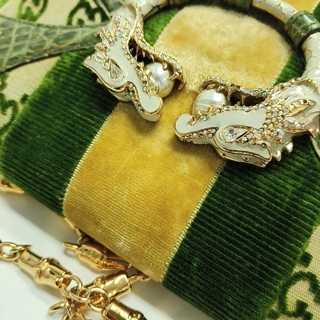 Gucci Jeweled Dragon Bag Green Crocodile and GG Velvet Bamboo Chain Strap in vendita 5