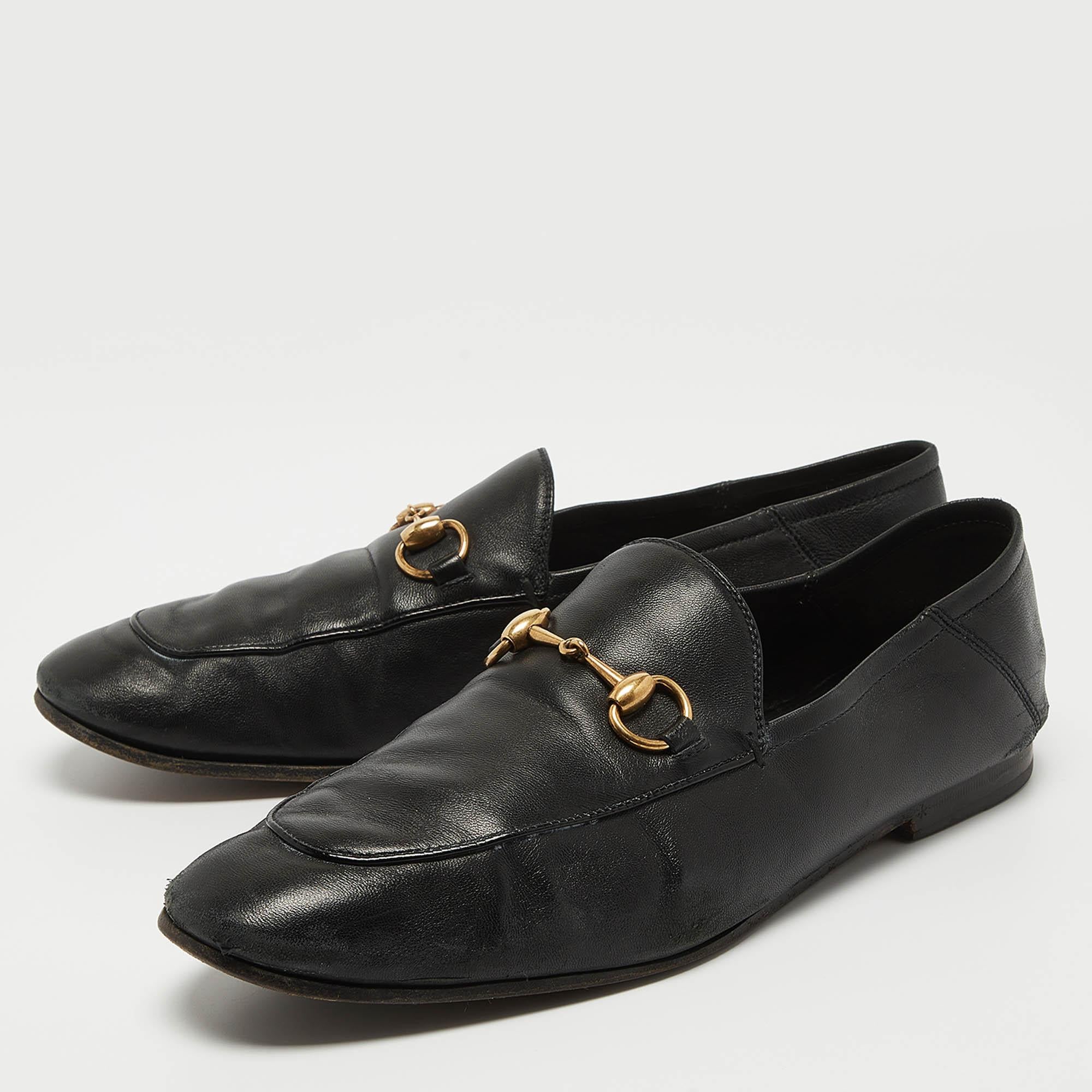 Pratiques, à la mode et durables, ces mocassins de créateurs sont soigneusement conçus pour accompagner votre style au quotidien. Ils sont fabriqués à l'aide des meilleurs matériaux pour être un achat de premier ordre.