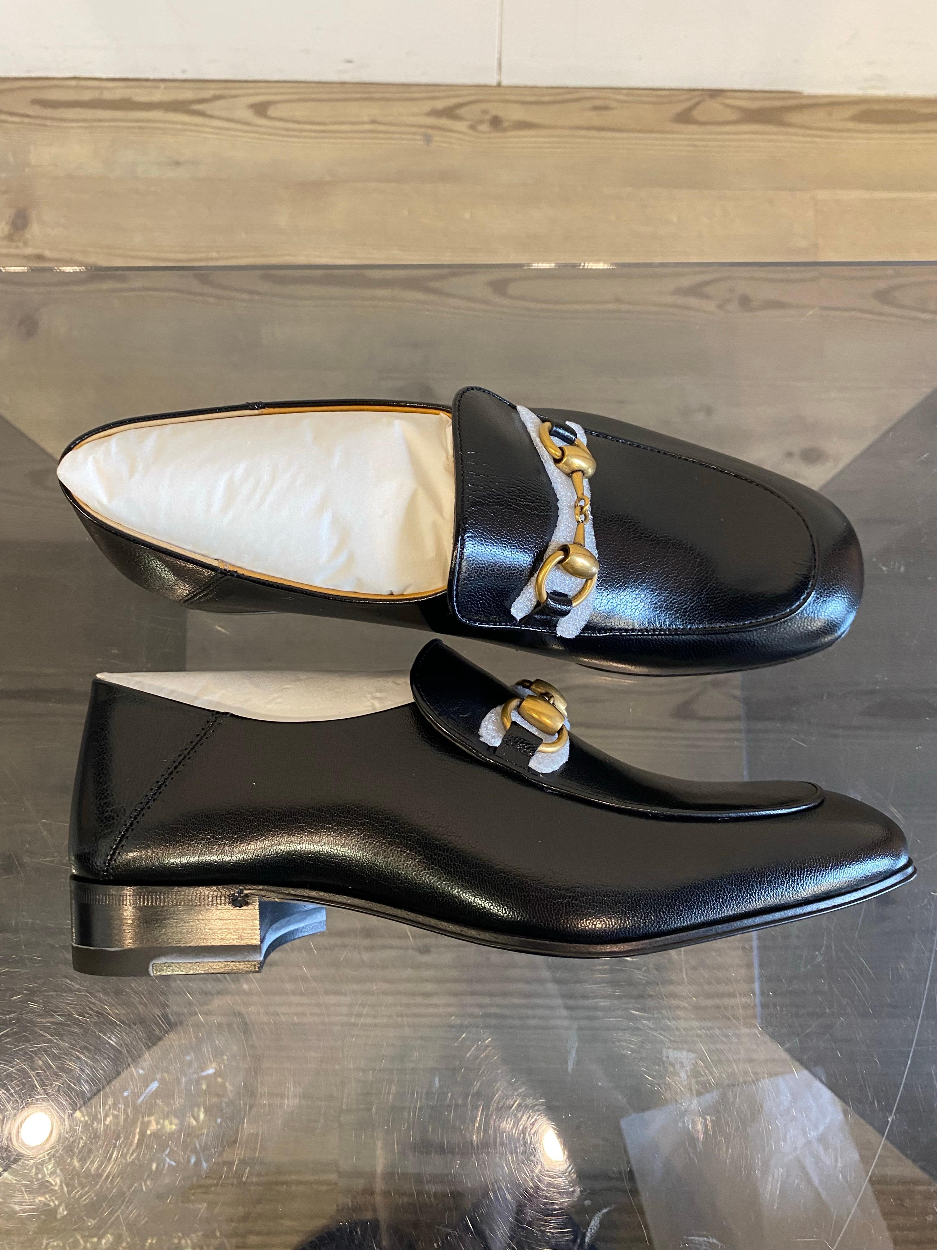 Gucci Horsebit loafers number 36.5. A symbol of Gucci's heritage and synonymous with classic elegance, black leather with iconic golden metal clamp. New, never worn with original box + original dust. Continuous model also on sale on the official