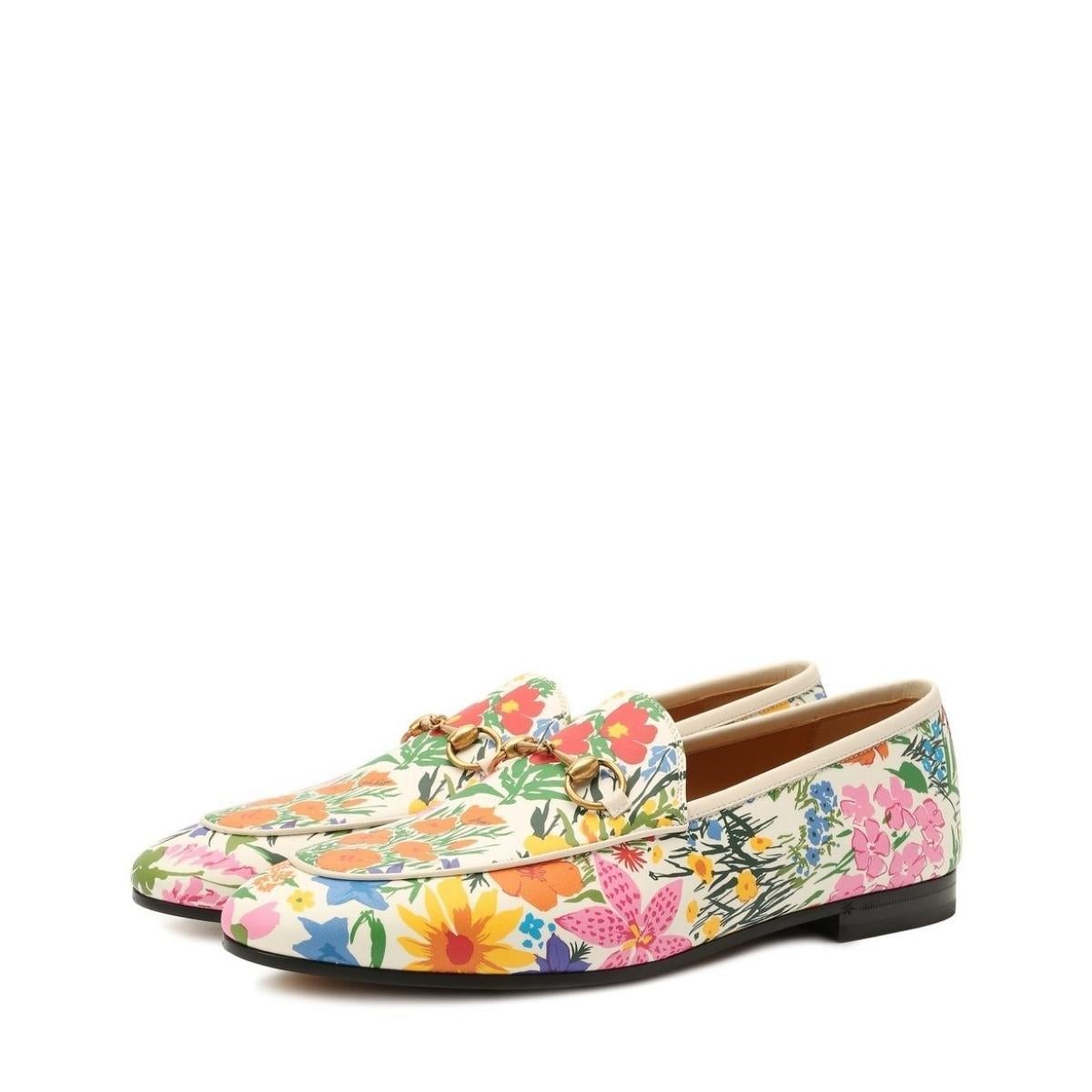 A floral print from the archives of designer Ken Scott (AKA the Fashion Gardener) pretties up this apron-toe loafer polished with an antiqued horsebit.
Block heel
Slip-on
Square toe
Material: calfskin
Heel: 0.5