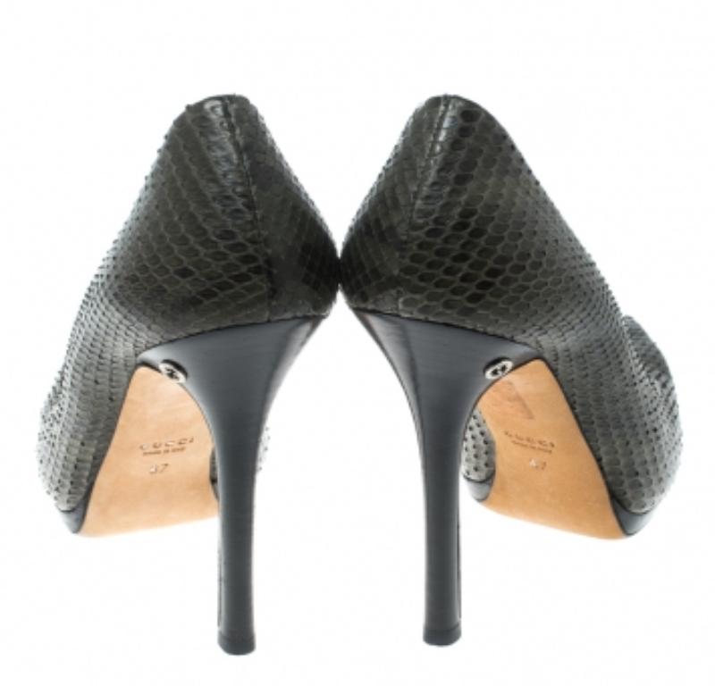 Escarpins à plateforme en cuir de serpent vert/noir de Gucci Taille 37 Pour femmes en vente