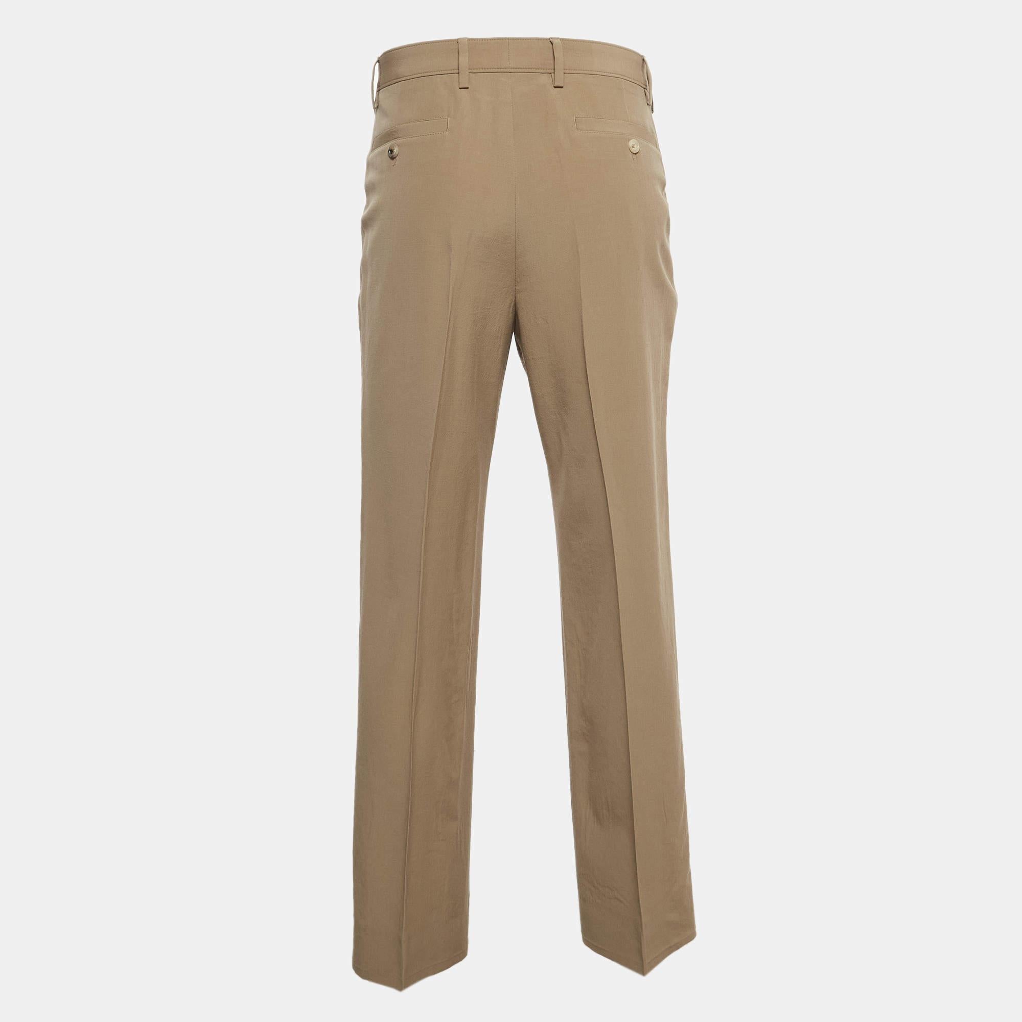 Enhance your formal attire with this pair of Gucci trousers. Designed into a superb silhouette and fit, this pair of trousers will definitely make you look elegant.

