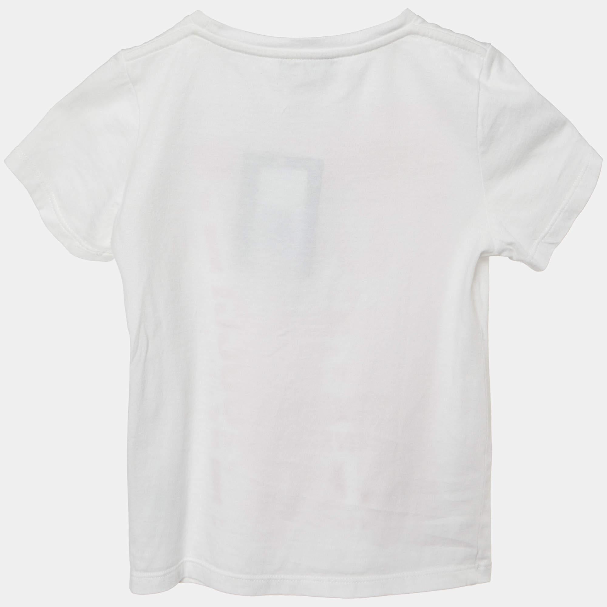 Tailored with care this white T shirt for kids by Gucci is perfect for all day wear. Can be styled with shorts as well as pants.