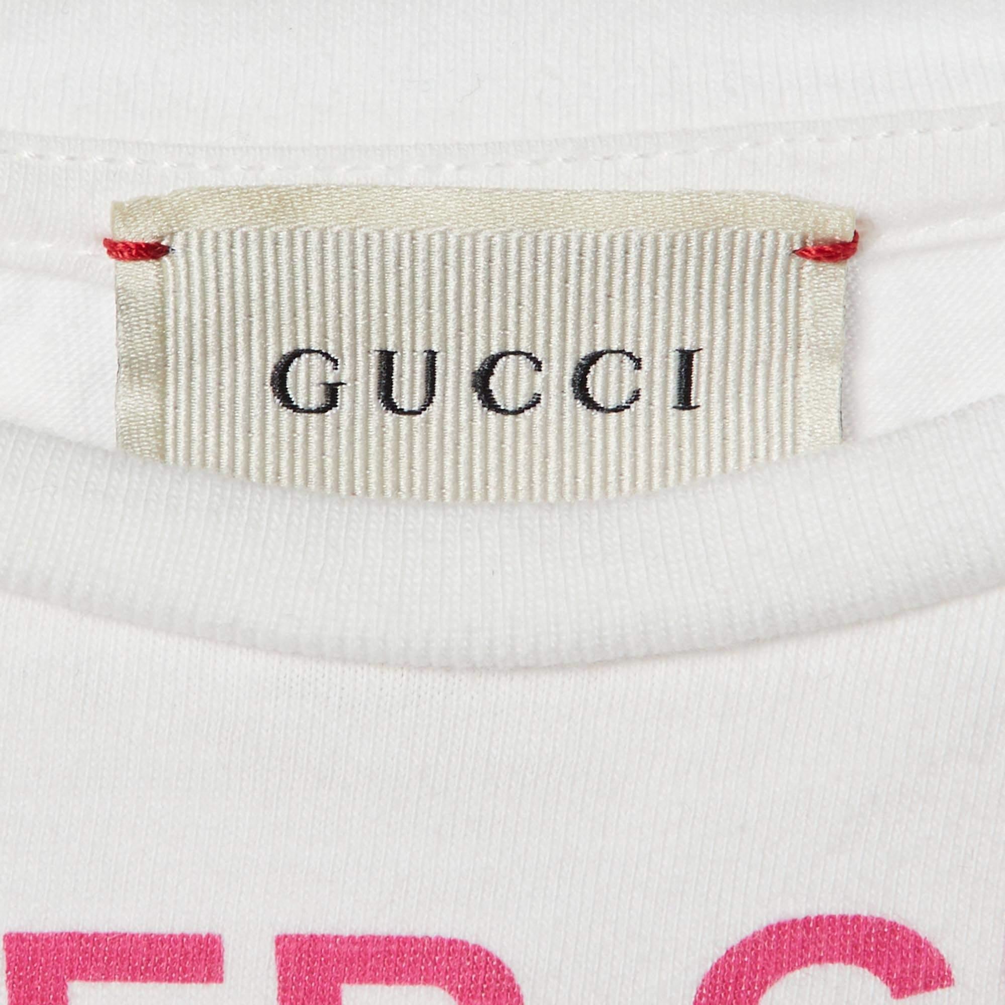 Gucci Kids White Logo Print Cotton T-Shirt 5 Yrs In Excellent Condition For Sale In Dubai, Al Qouz 2