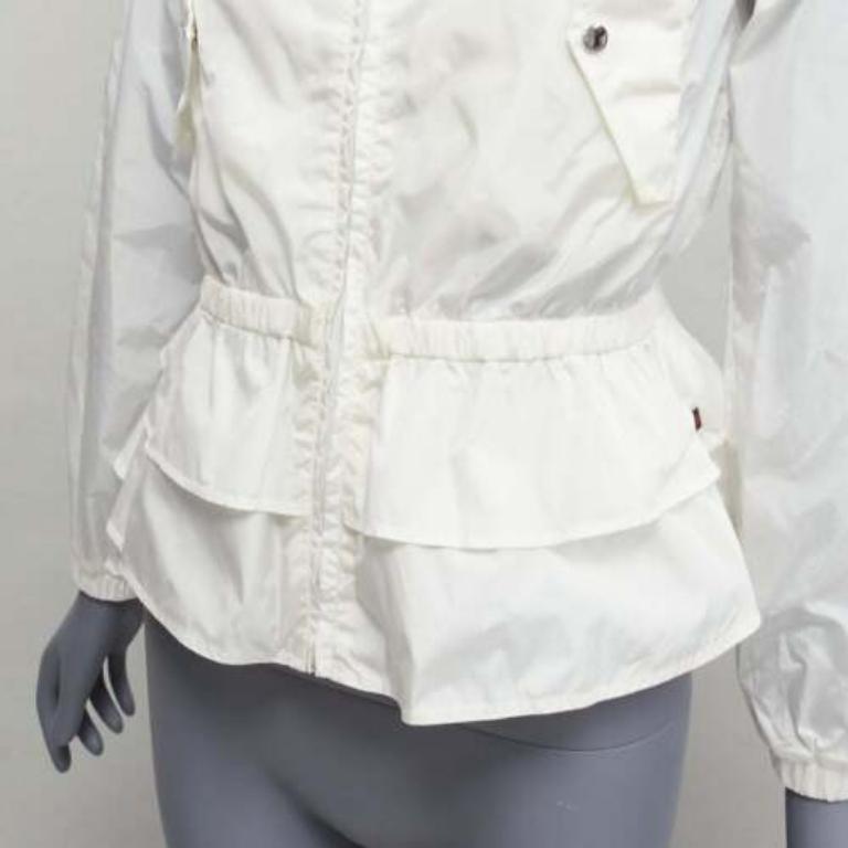 GUCCI Kidswear ivoire GG monogramme logo peplum veste à capuche 12Y
Référence : SNKO/A00258
Marque : Gucci
Collectional : Vêtements pour enfants
Matériau : Polyamide
Couleur : Crème
Motif : Solide
Fermeture : Zip
Doublure : Tissu crème
Détails