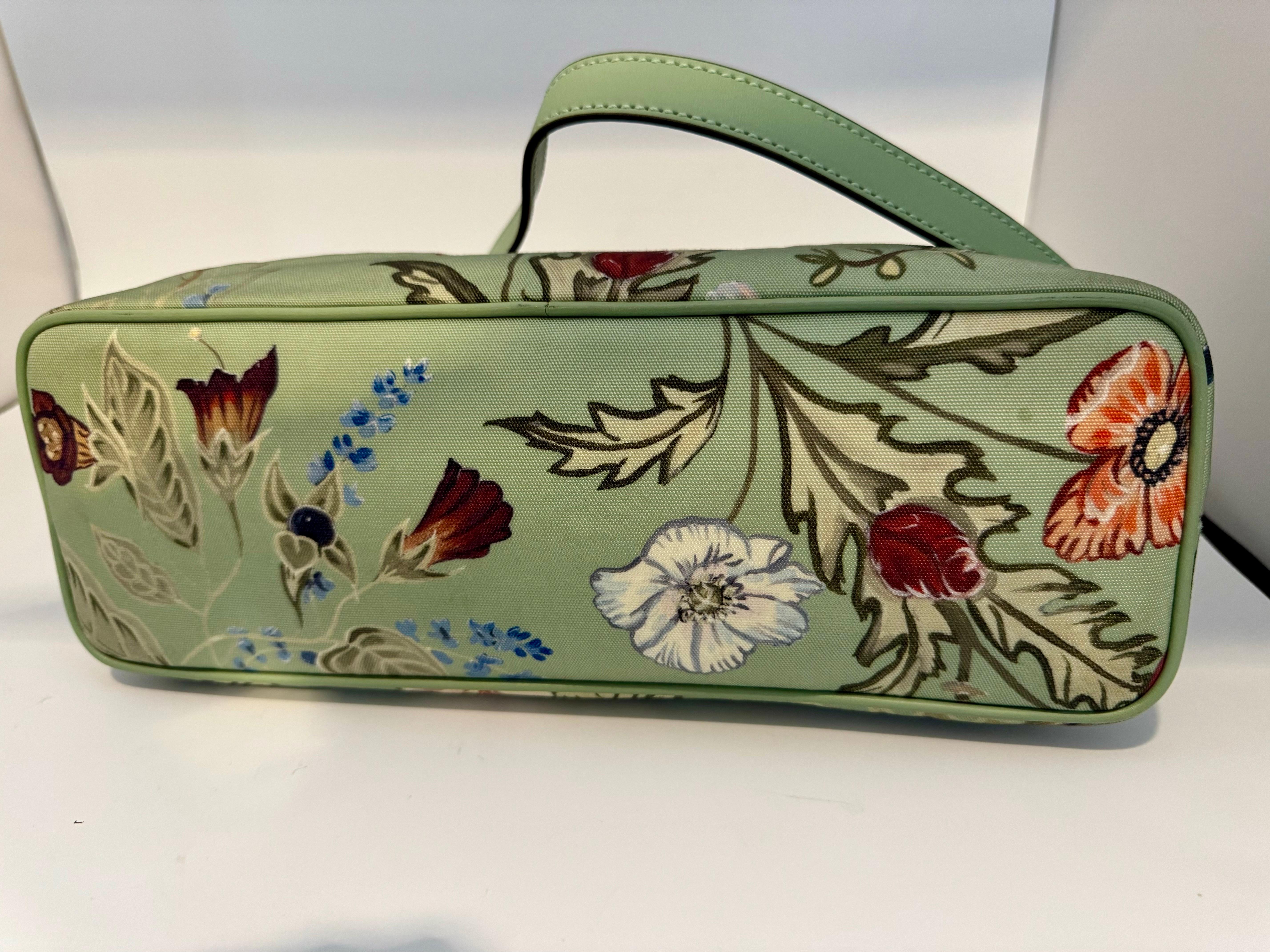 Flora medium leather-trimmed printed canvas / Nylon tote
GUCCI Kris Knight Flora Handbag  Blue Green Nylon Leather Women
Latest and Hot 
Flora medium sized handbag. With an light mint green canvas with a bright colorful floral pattern. The tote