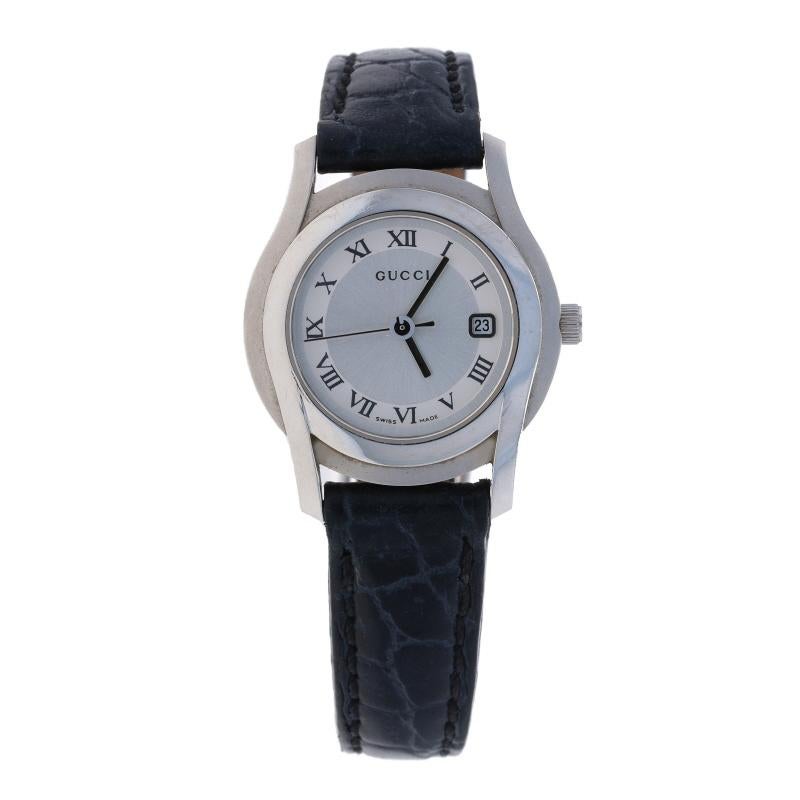 Gucci Damenarmbanduhr 5500L - Edelstahl Quarz 1 Jahr Garantie im Zustand „Gut“ in Greensboro, NC