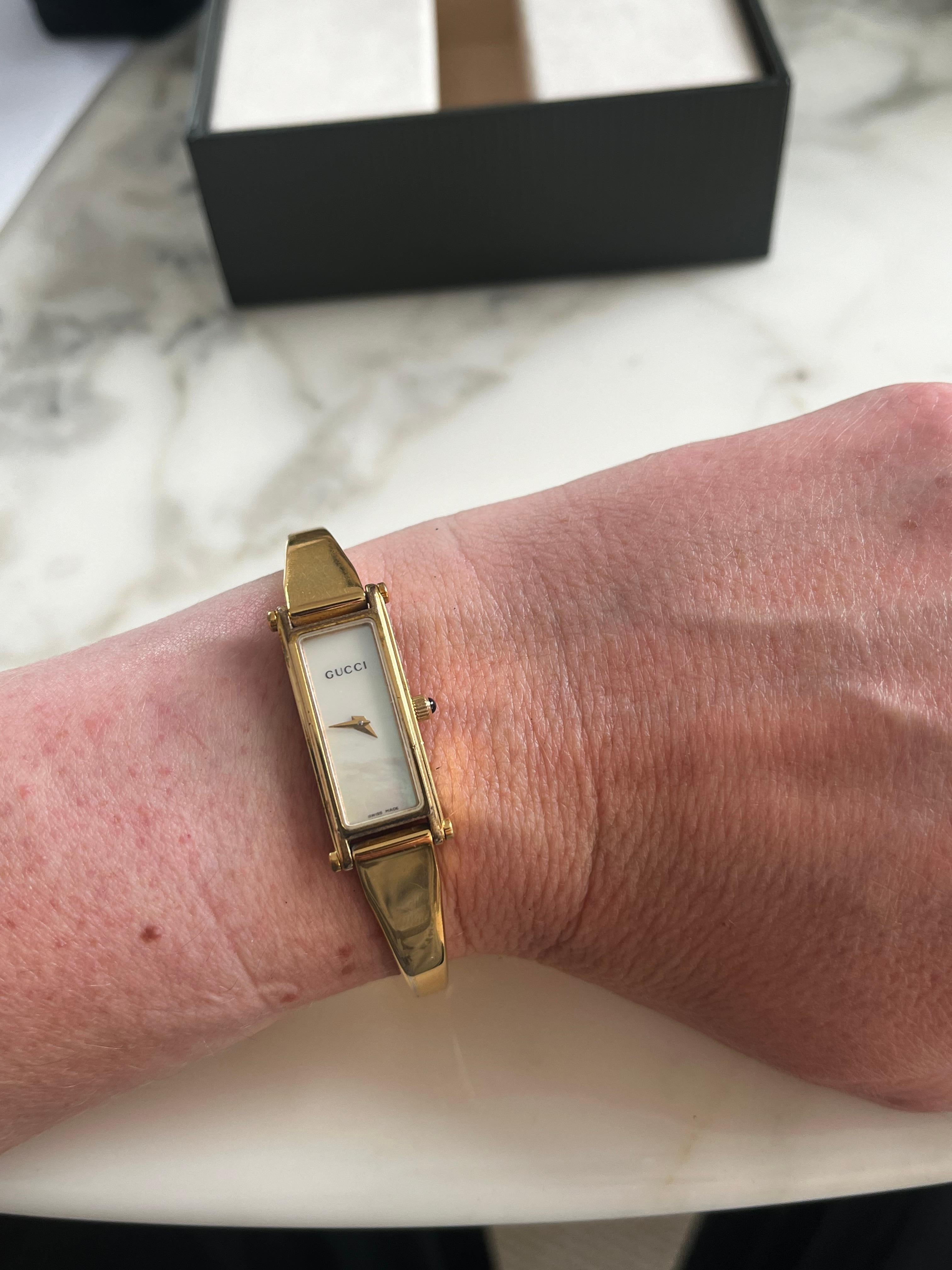 Gucci Ladies Wristwatch Ref 1500L, Mother of Pearl Dial, Heavy Gold Plate, Box.. In Good Condition In Canterbury, England