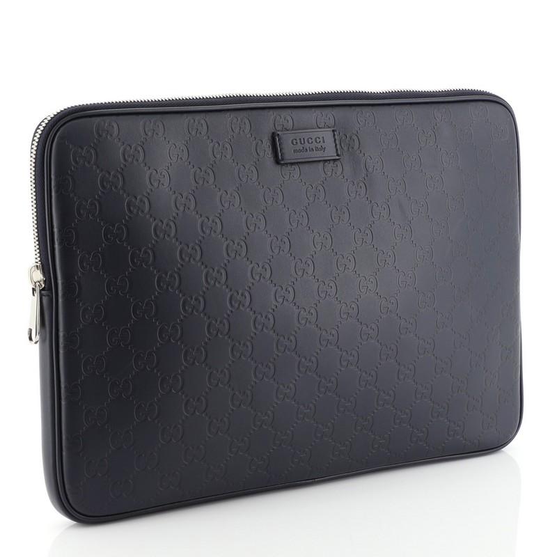 This Gucci Laptop Sleeve Guccissima Leather, crafted in blue leather, features a zip around closure and silver-tone hardware. Its zip closure opens to a gray microfiber interior. 

Estimated Retail Price: $650
Condition: Excellent. Scratches on