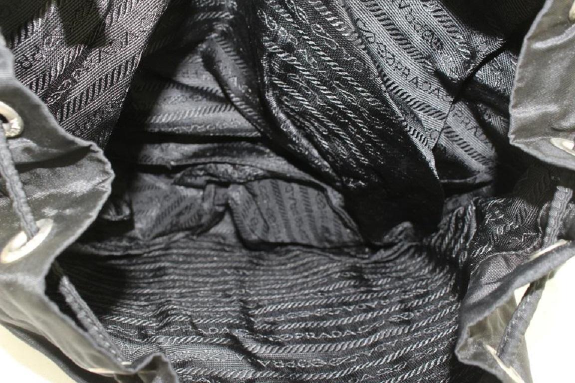 Prada Große schwarze Wildleder-Bambus-Tasche 2GU1021 (Schwarz) im Angebot
