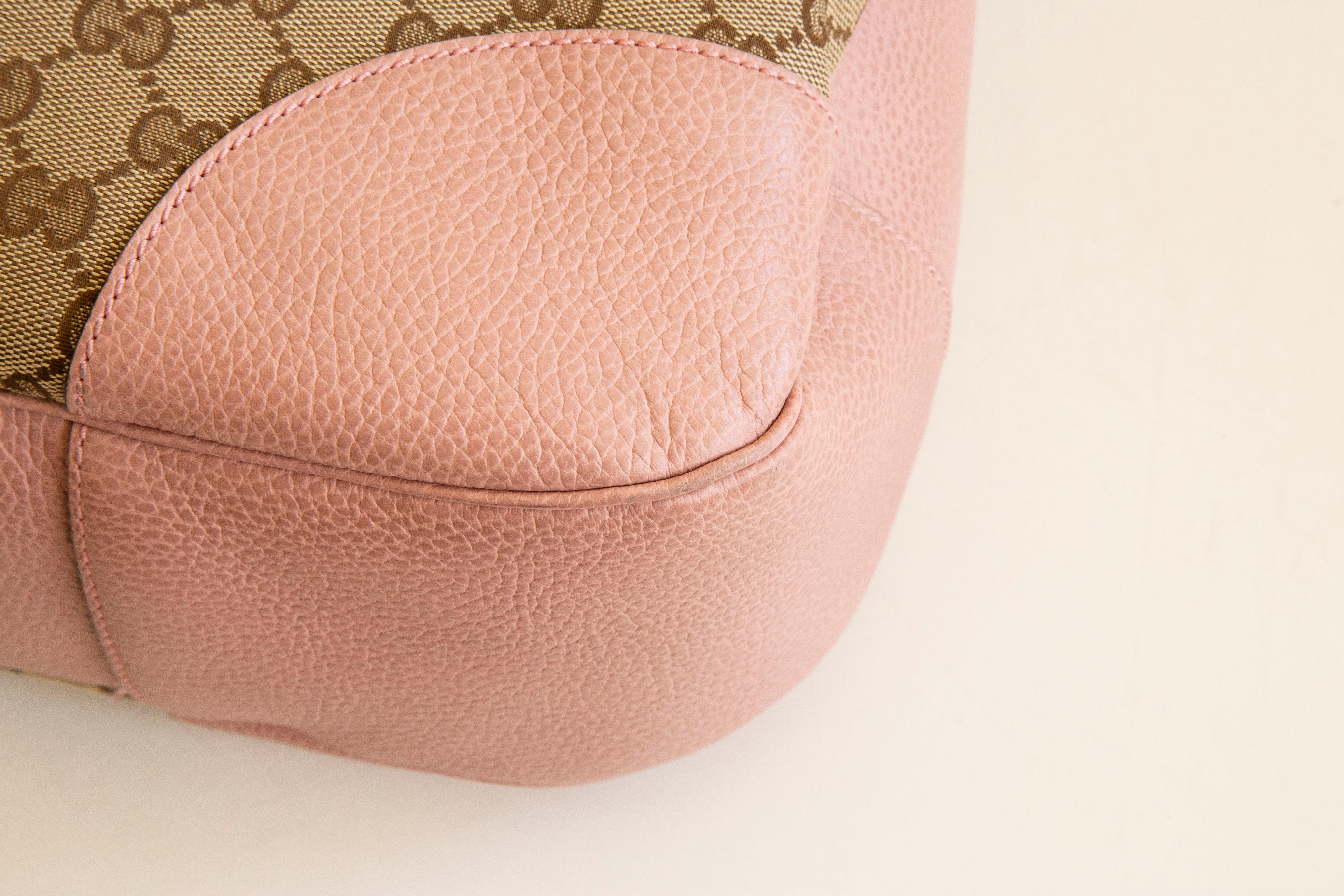 Gucci - Grand sac hobo Bree en toile GG avec bordure en cuir rose en vente 6