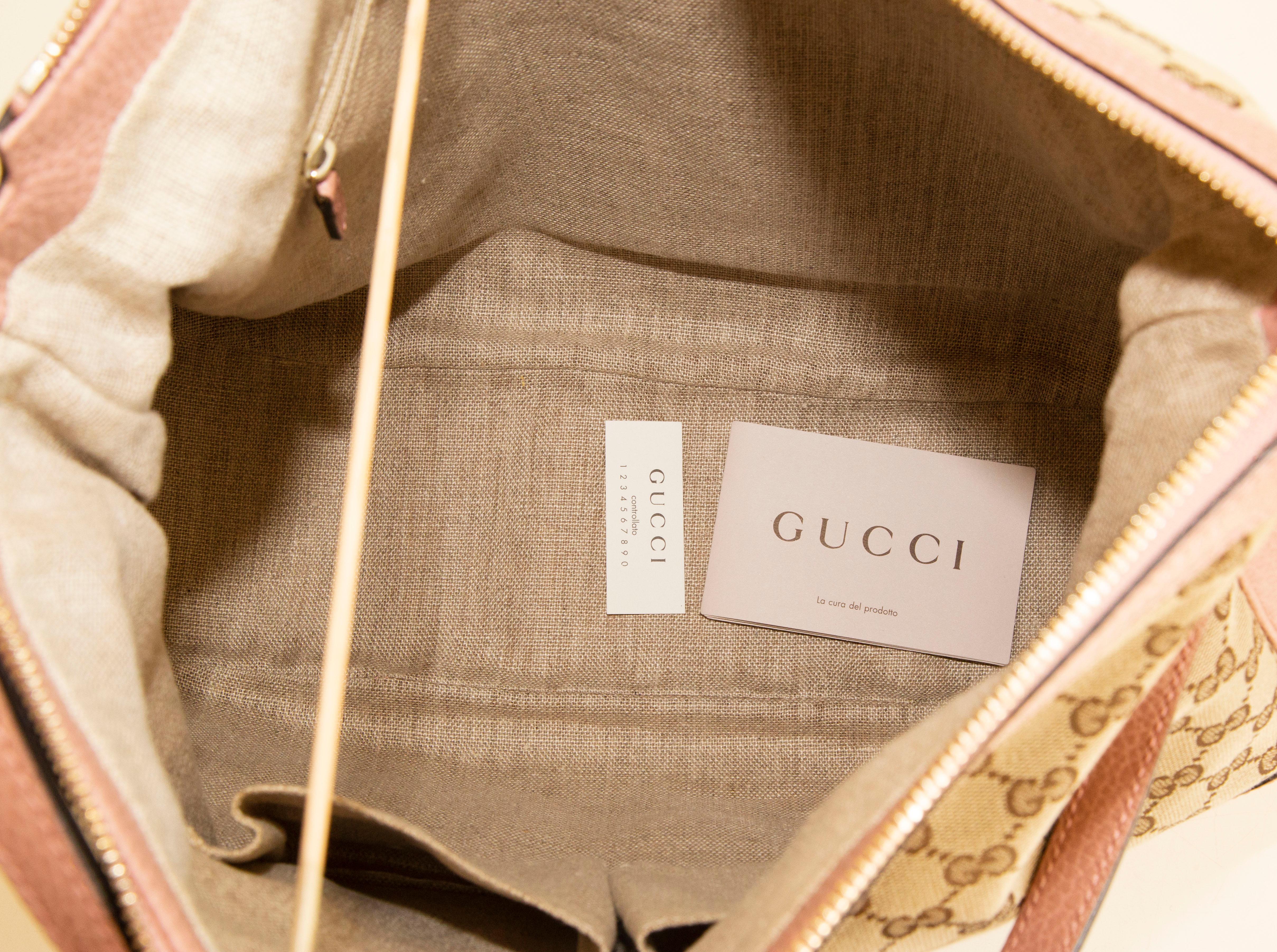 Gucci - Grand sac hobo Bree en toile GG avec bordure en cuir rose en vente 12