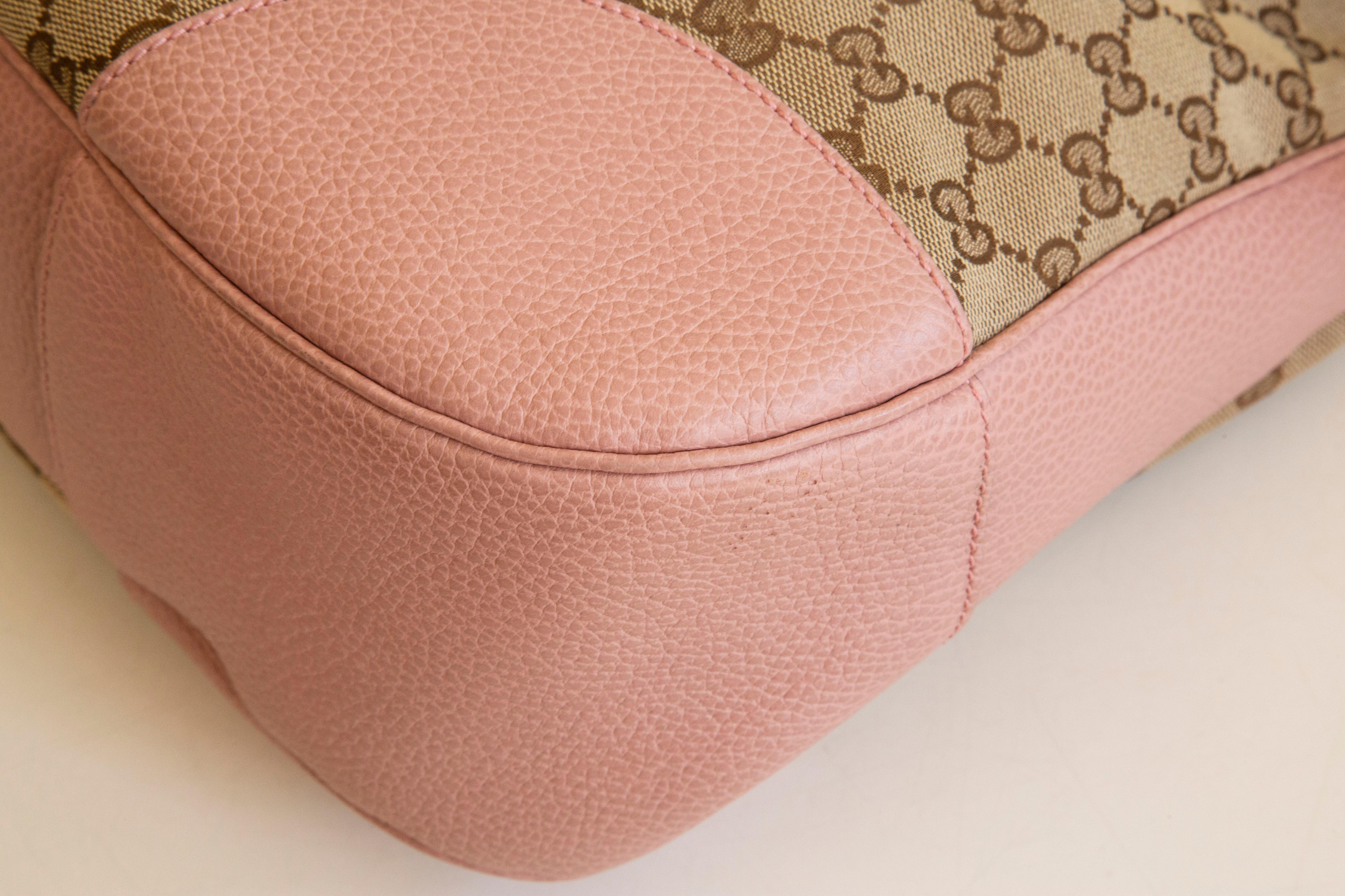 Gucci - Grand sac hobo Bree en toile GG avec bordure en cuir rose en vente 3