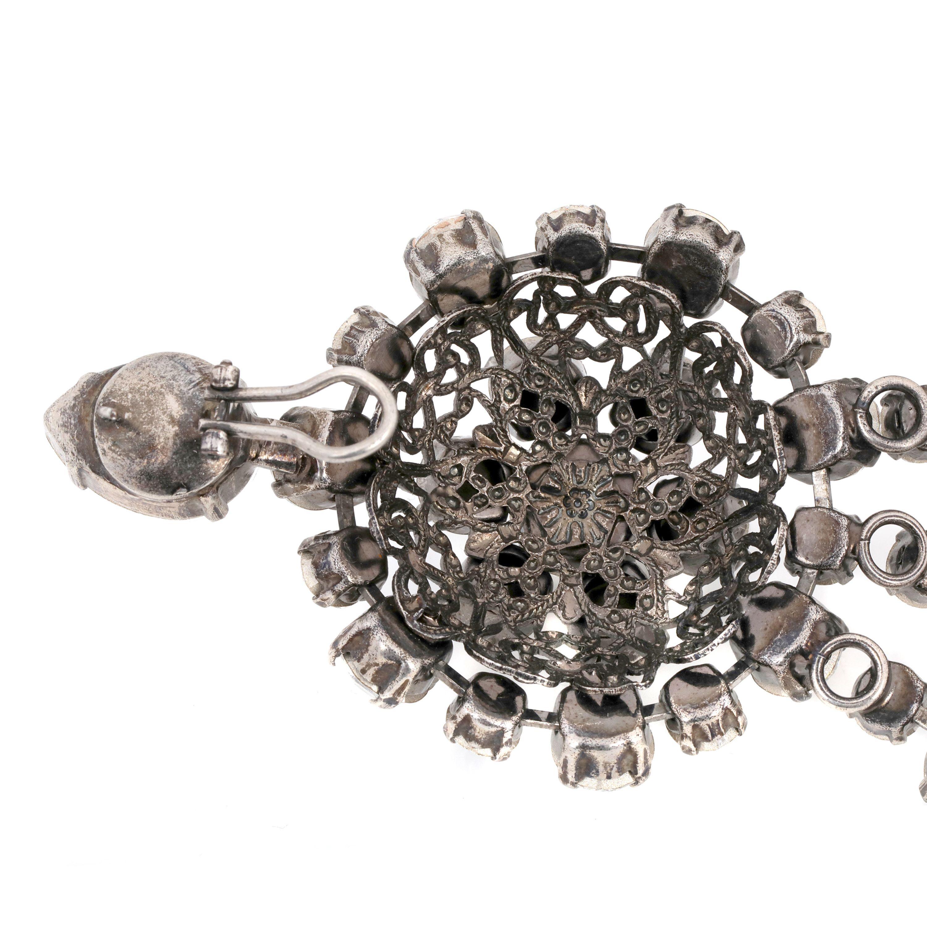 Boucles d'oreilles Gucci avec grand lustre en cristal rhodié Bon état - En vente à Palm Beach, FL